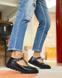 Image of Ciacola Black bebe con occhietti in pelle nera artigianale toscana