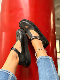 Image of Ciacola Black bebe con occhietti in pelle nera artigianale toscana