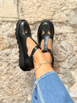 Image of Ciacola Black bebe con occhietti in pelle nera artigianale toscana