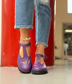Image of Ciacola Purple bebe con occhietti in pelle viola artigianale toscana