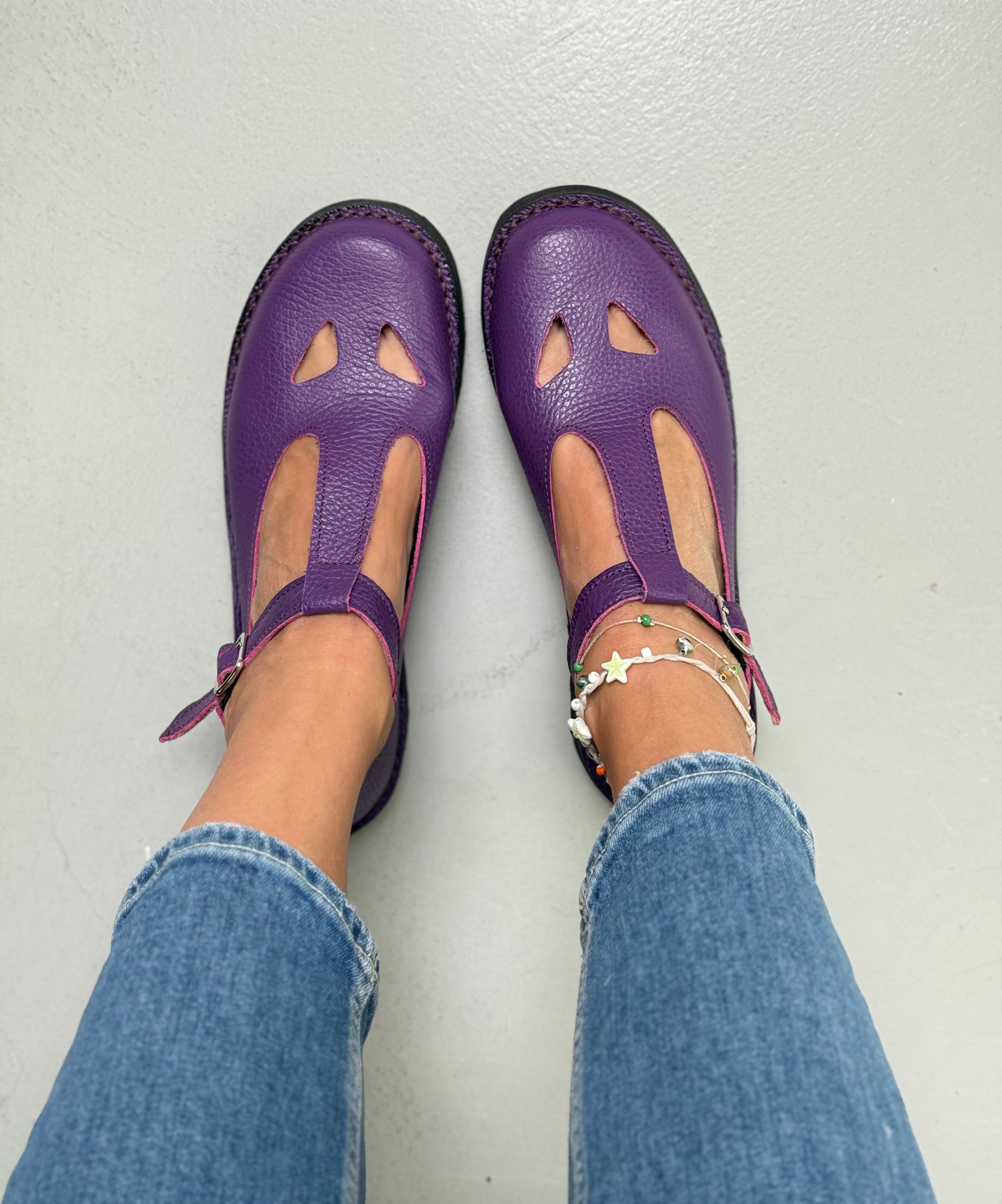 Ciacola Purple bebe con occhietti in pelle viola artigianale toscana