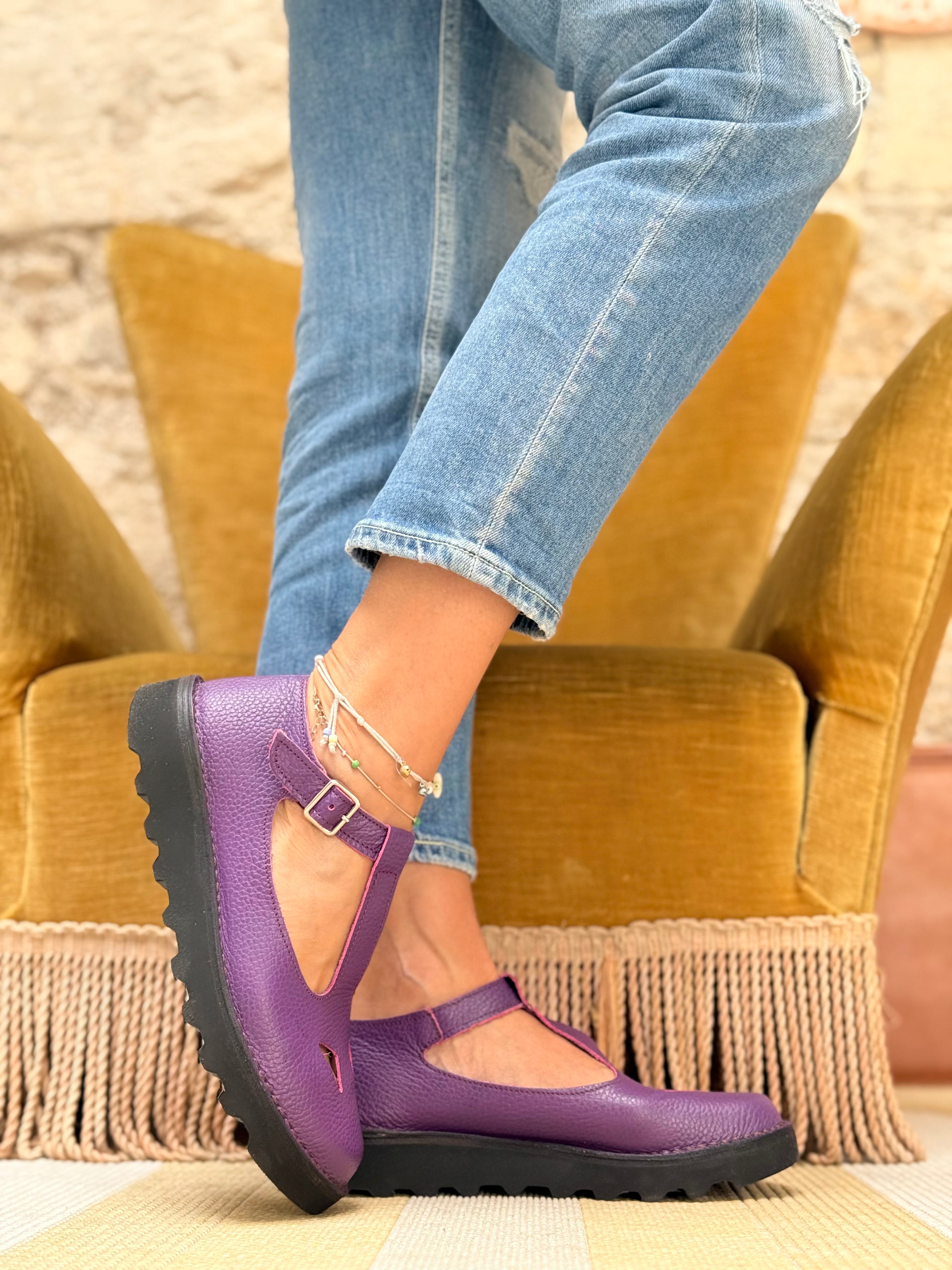 Ciacola Purple bebe con occhietti in pelle viola artigianale toscana