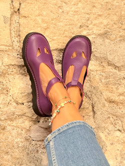 Image of Ciacola Purple bebe con occhietti in pelle viola artigianale toscana