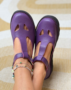 Image of Ciacola Purple bebe con occhietti in pelle viola artigianale toscana