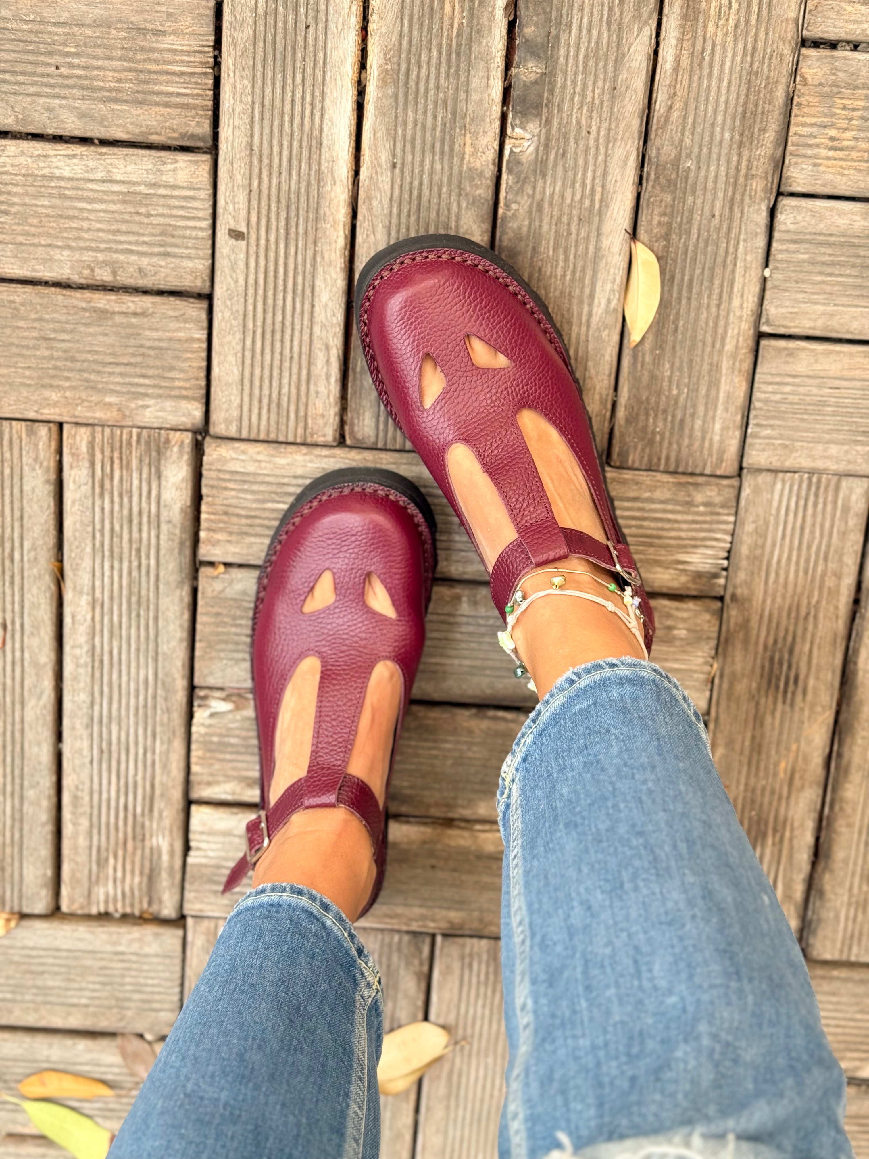 Ciacola Bordeaux bebe con occhietti in pelle bordeaux artigianale toscana