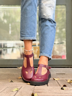 Image of Ciacola Bordeaux bebe con occhietti in pelle bordeaux artigianale toscana