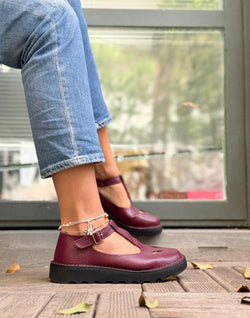 Image of Ciacola Bordeaux bebe con occhietti in pelle bordeaux artigianale toscana