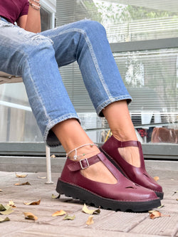 Image of Ciacola Bordeaux bebe con occhietti in pelle bordeaux artigianale toscana