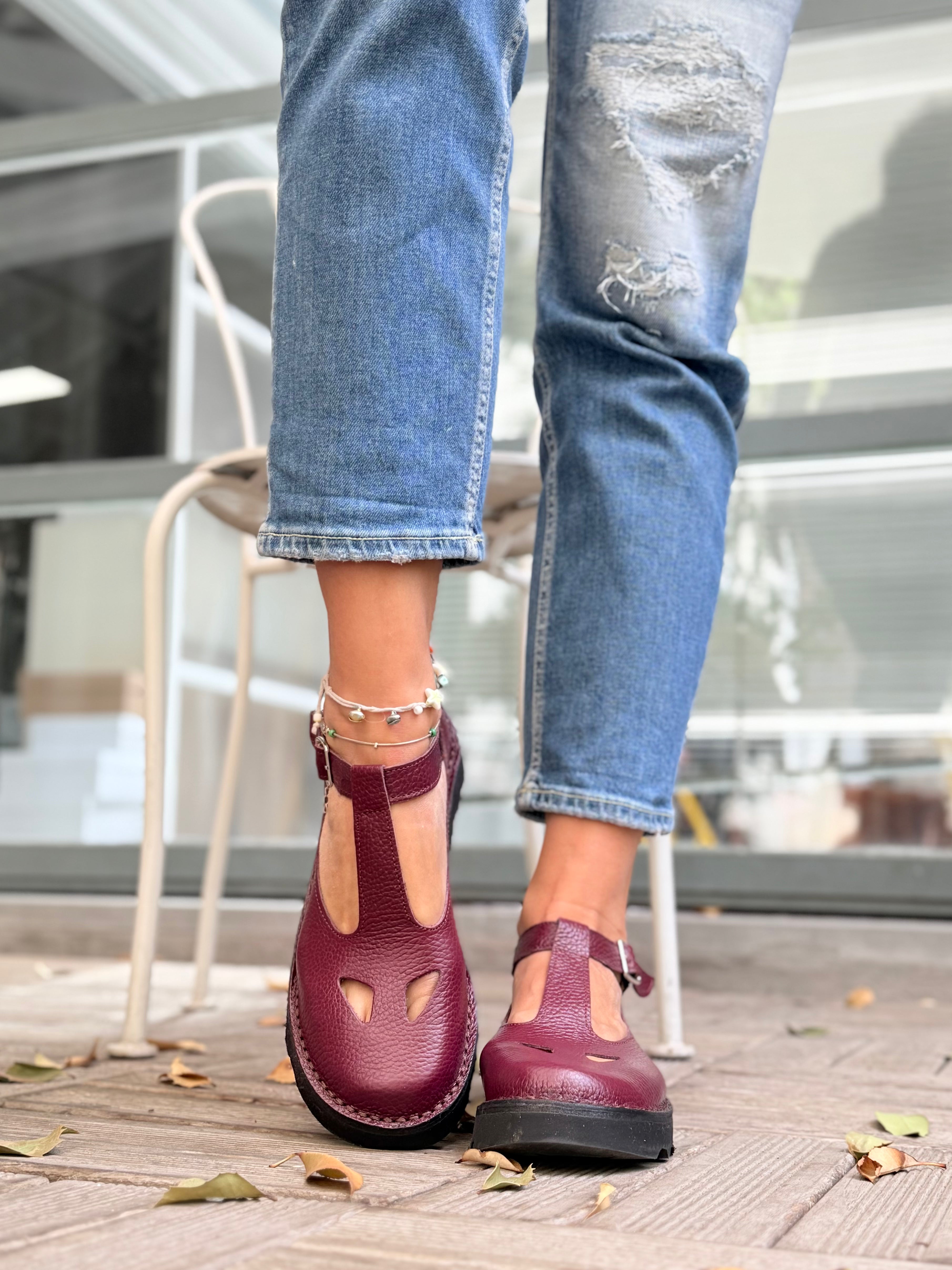 Ciacola Bordeaux bebe con occhietti in pelle bordeaux artigianale toscana