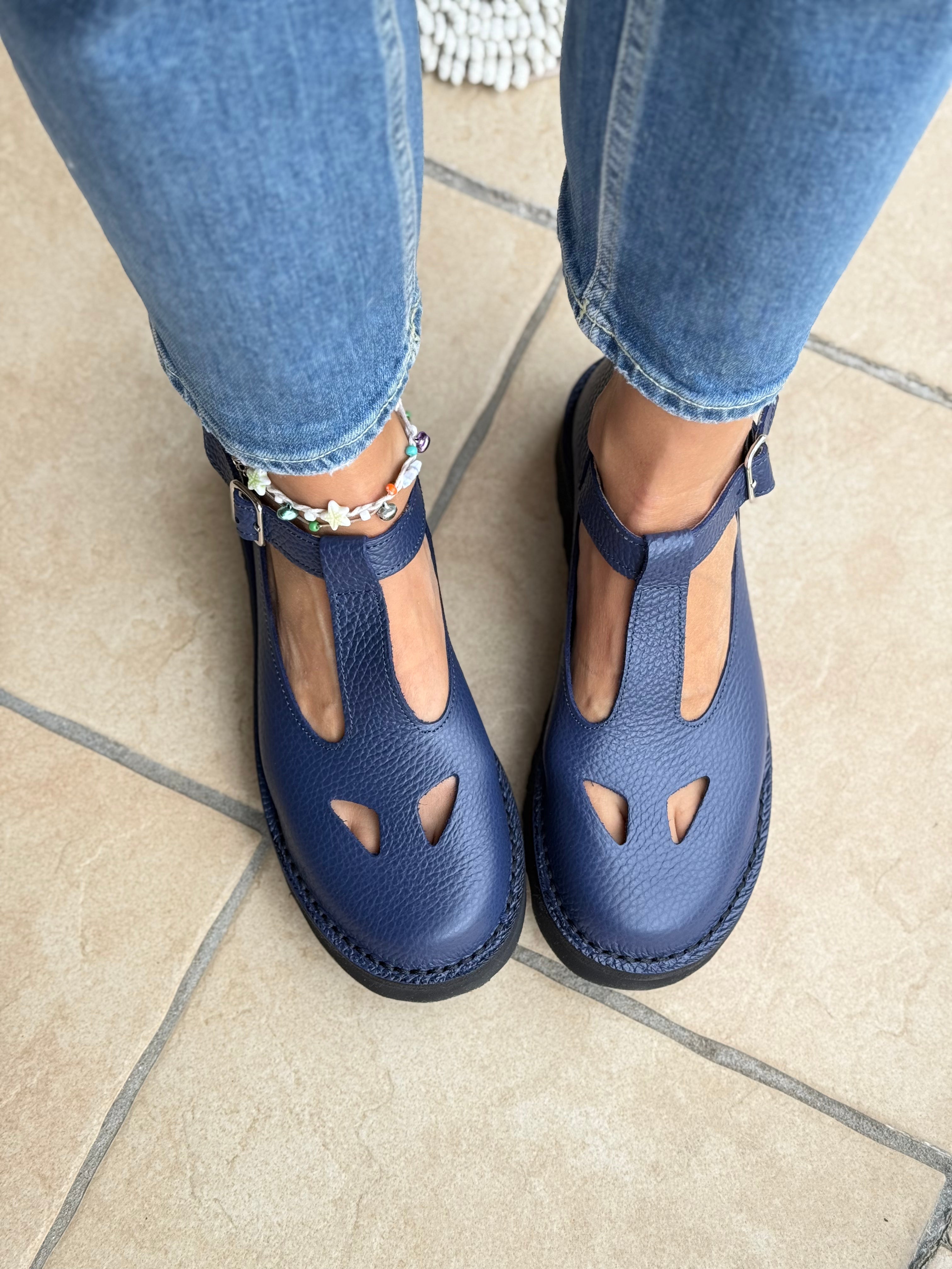 Ciacola Blue bebe con occhietti in pelle blue artigianale toscana