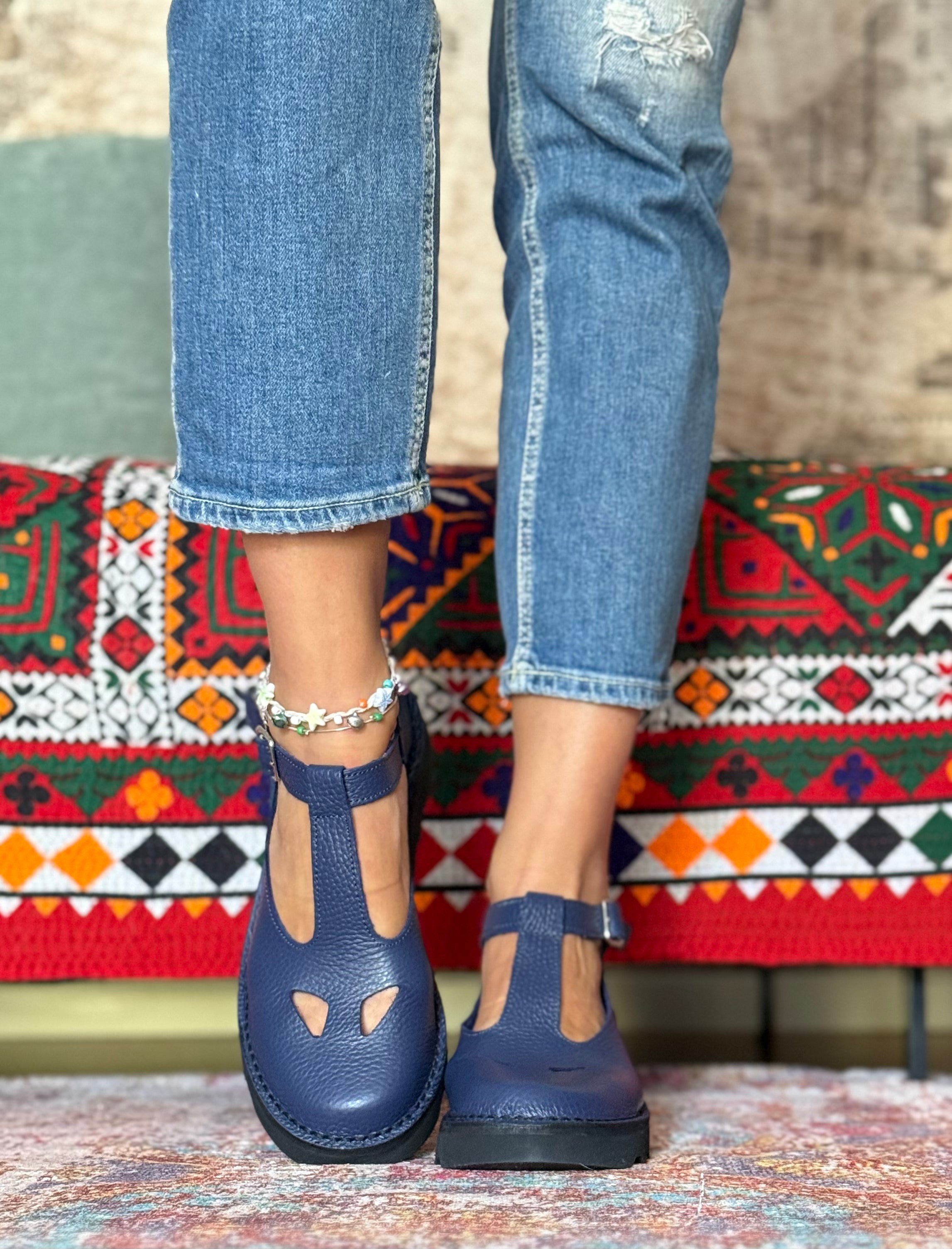 Ciacola Blue bebe con occhietti in pelle blue artigianale toscana