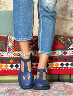 Image of Ciacola Blue bebe con occhietti in pelle blue artigianale toscana