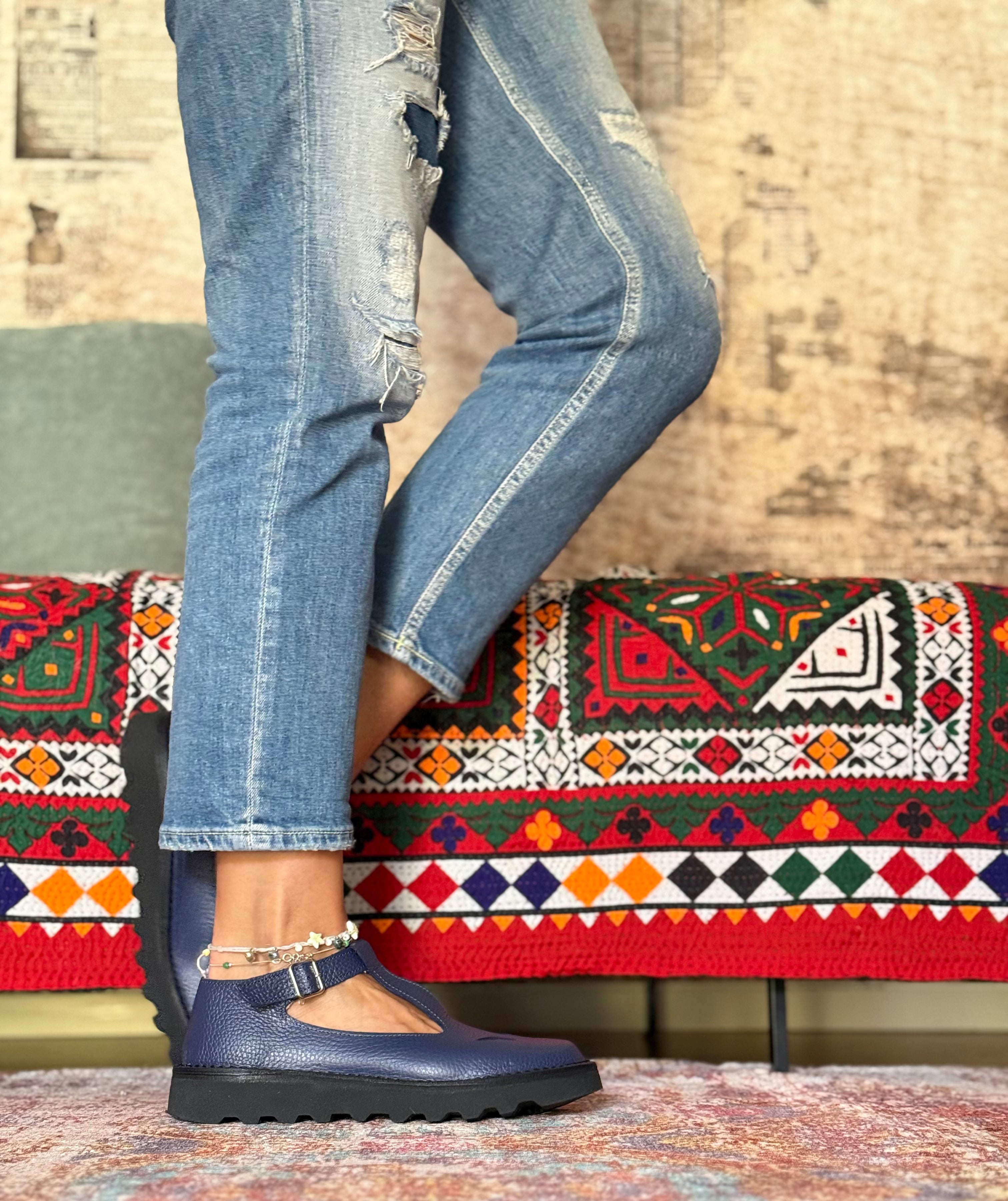 Ciacola Blue bebe con occhietti in pelle blue artigianale toscana