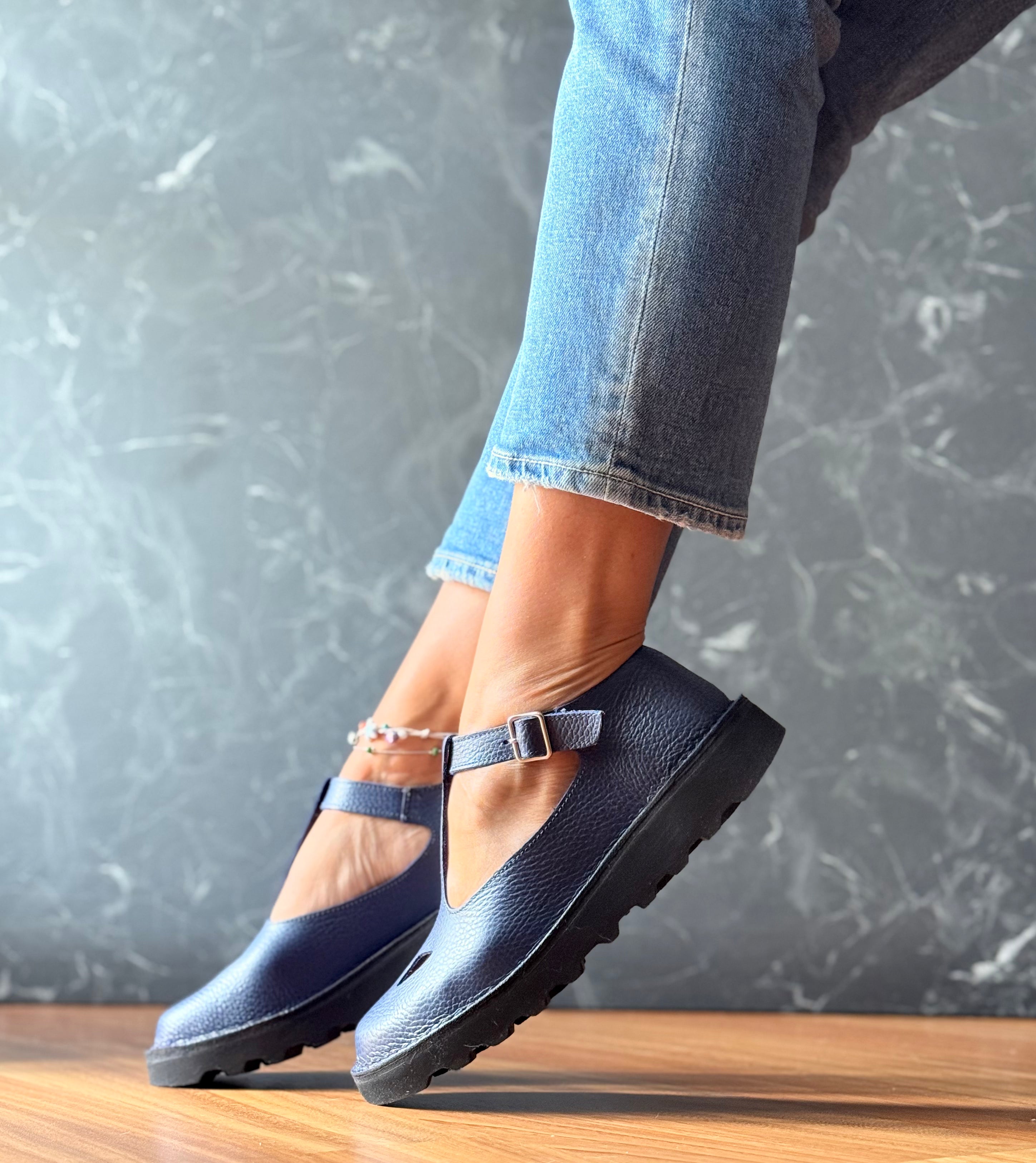 Ciacola Blue bebe con occhietti in pelle blue artigianale toscana