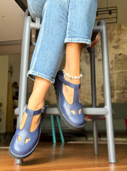 Image of Ciacola Blue bebe con occhietti in pelle blue artigianale toscana