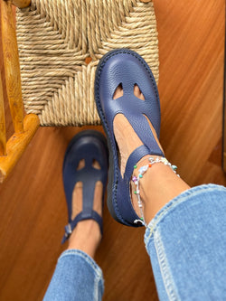 Image of Ciacola Blue bebe con occhietti in pelle blue artigianale toscana