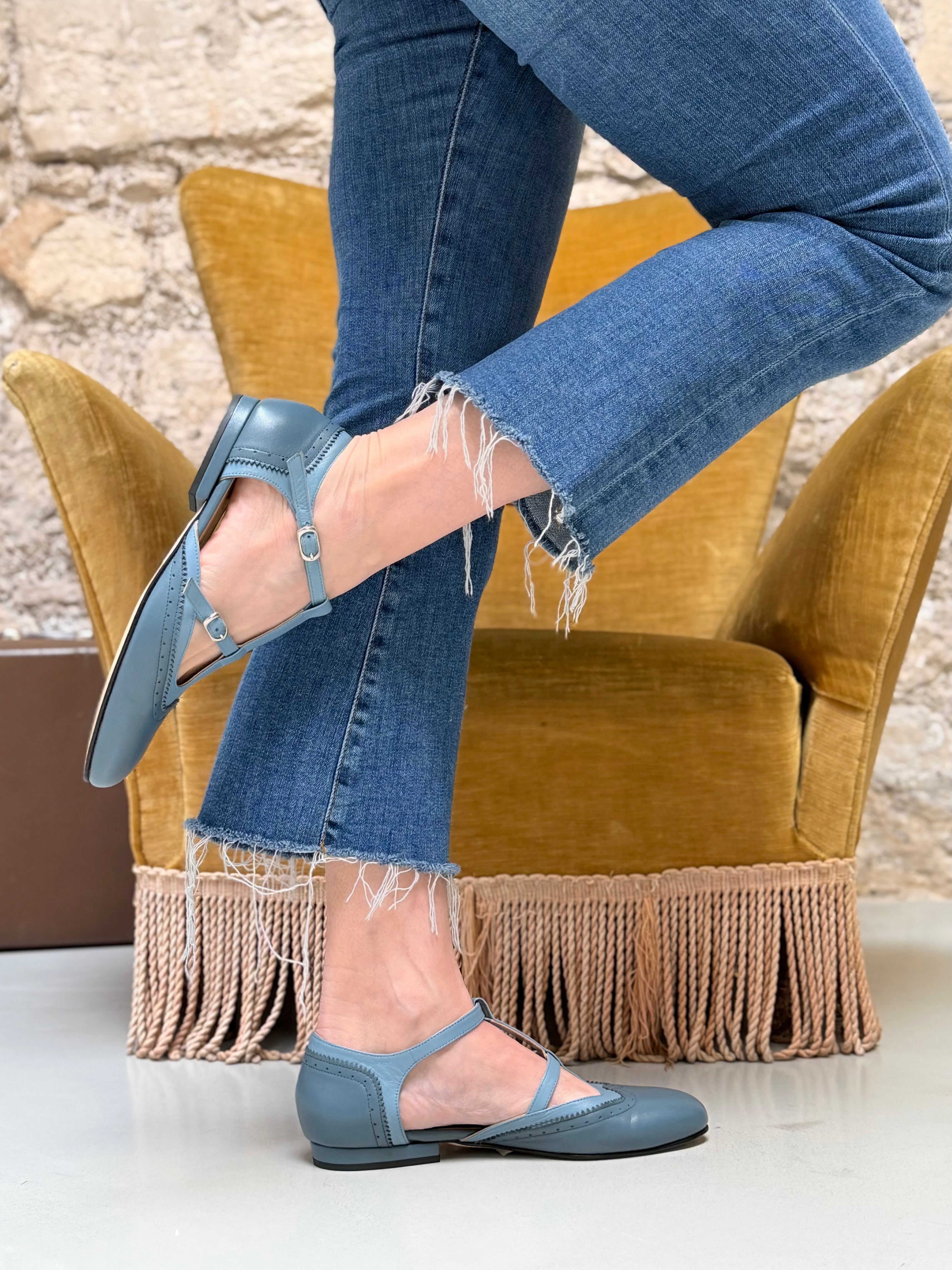 Image of Doublet Cielo scarpina bassa t bar in nappa blu acciaio e azzurro tacco 1 artigianale toscana