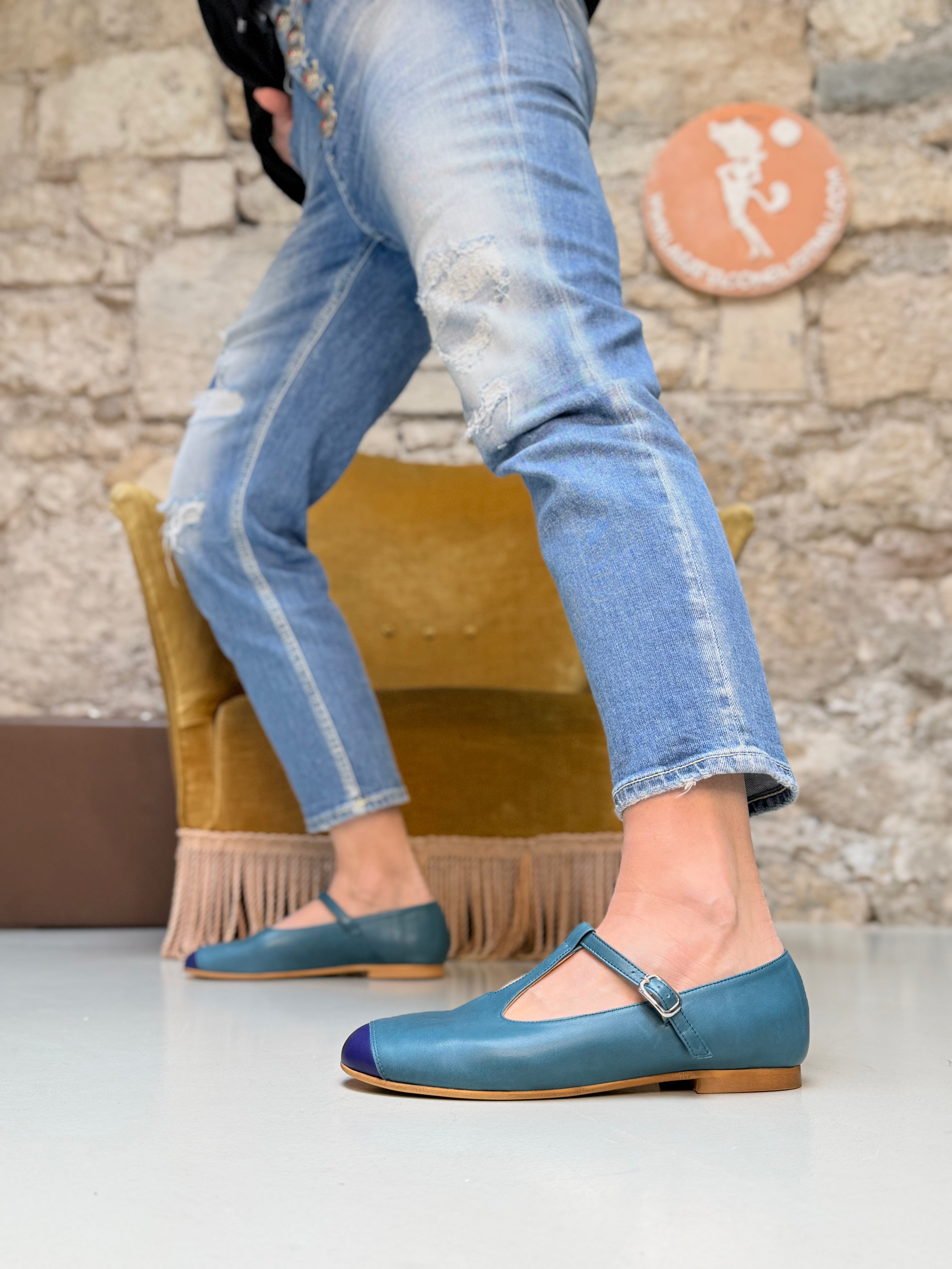 Image of Pluto Ott scarpa bassa t bar in nappa ottanio tacco 1 artigianale marchigiana