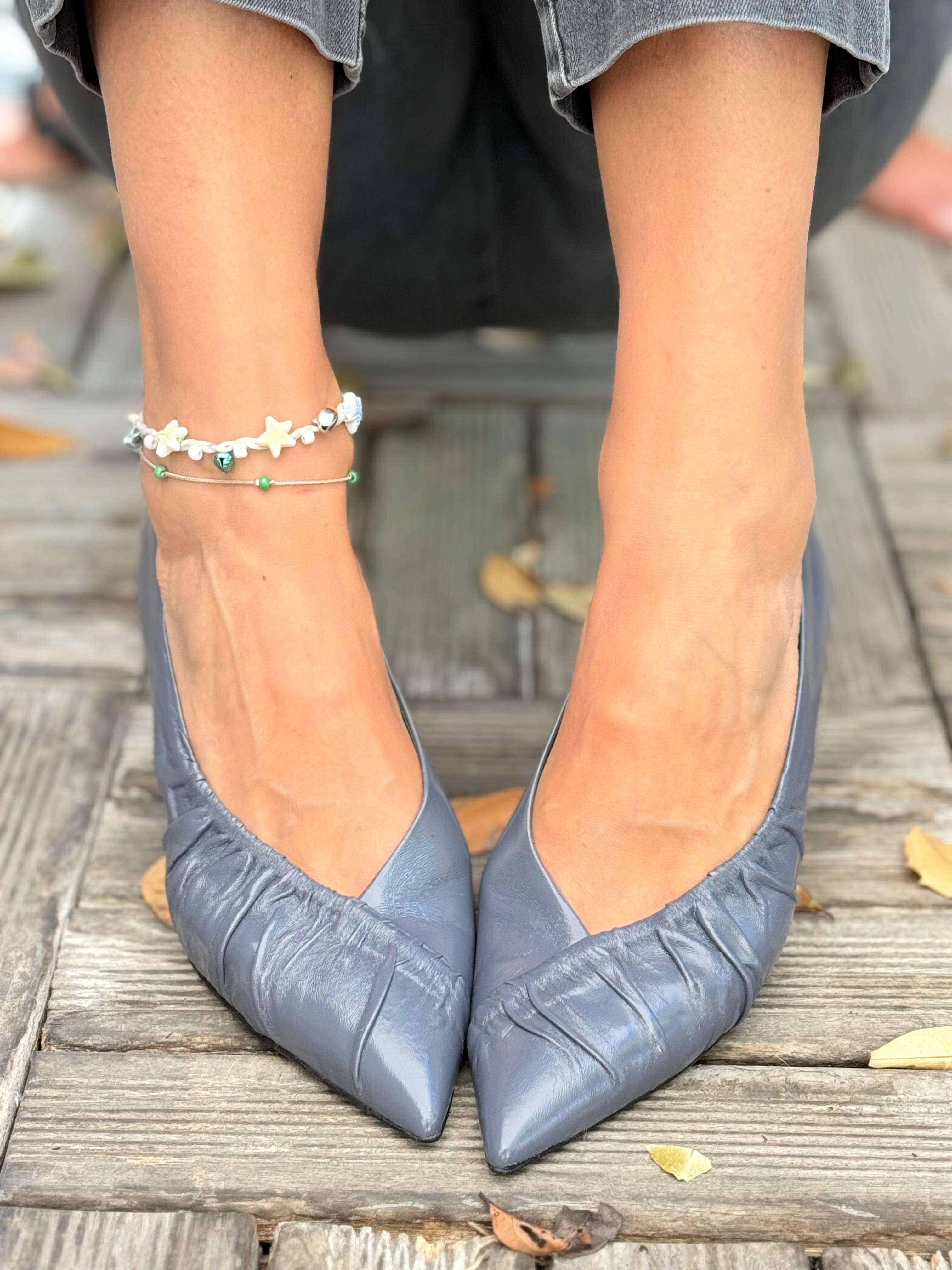 Libby Grey decolleteè  in vernice grigia su base camoscio tacco 6 cm lavorazione artigianale marchigiana