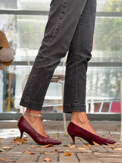 Image of Libby Wine decolleteè  in nappa e camoscio bordeaux  tacco 6 cm lavorazione artigianale marchigiana