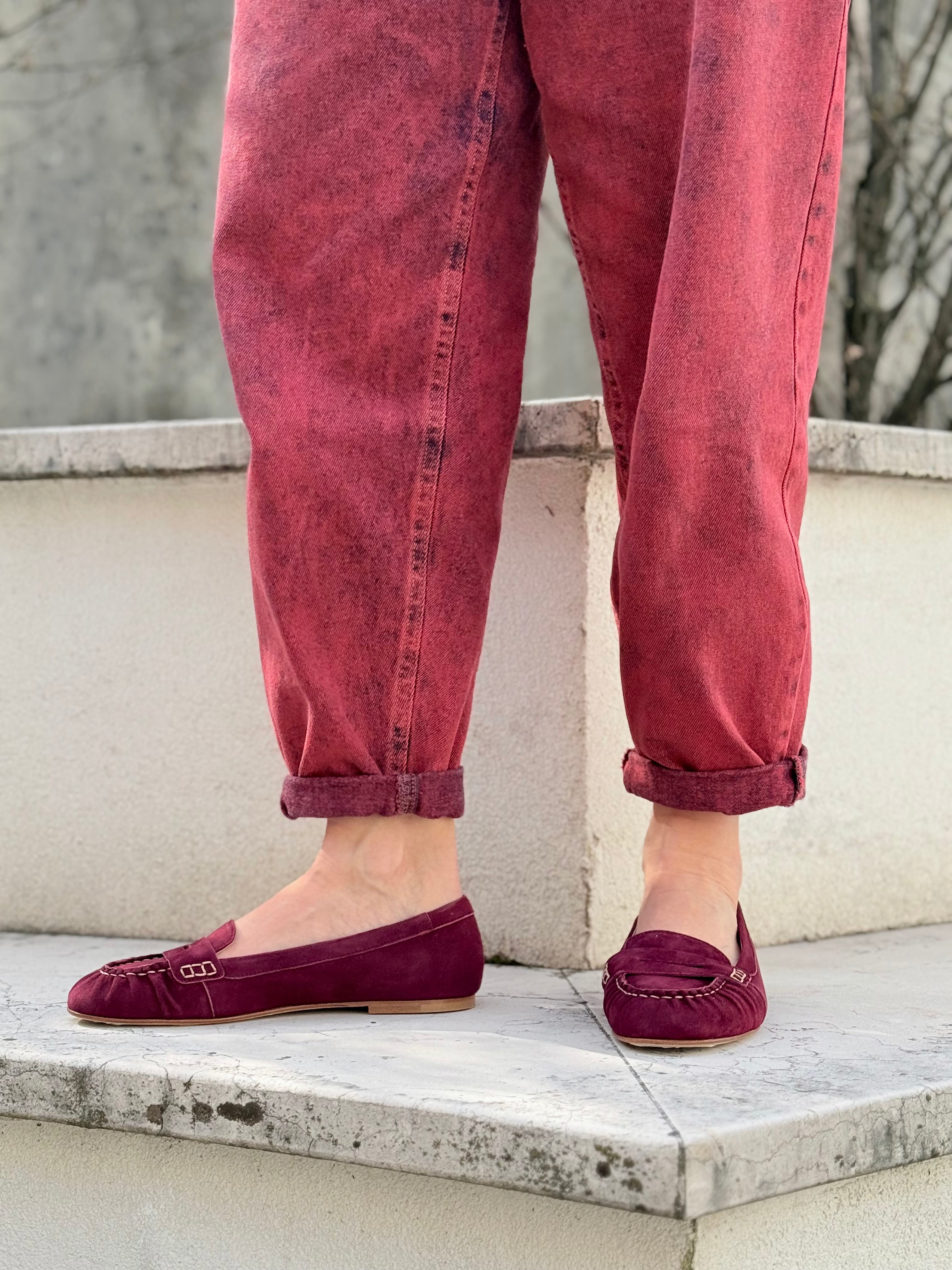 Image of Flavia Purple mocassino in camoscio color cardinale artigianale marchigiana