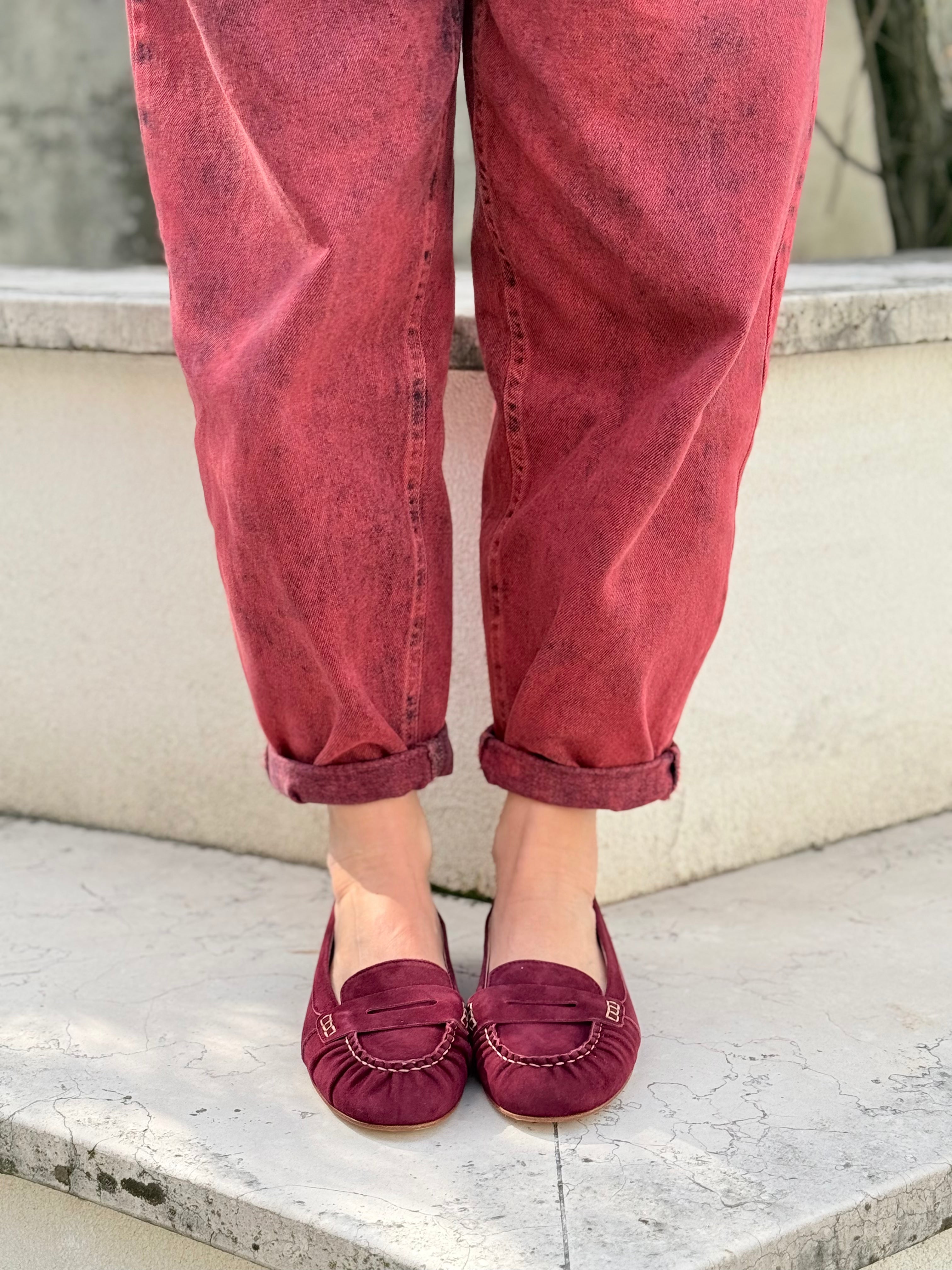 Image of Flavia Purple mocassino in camoscio color cardinale artigianale marchigiana