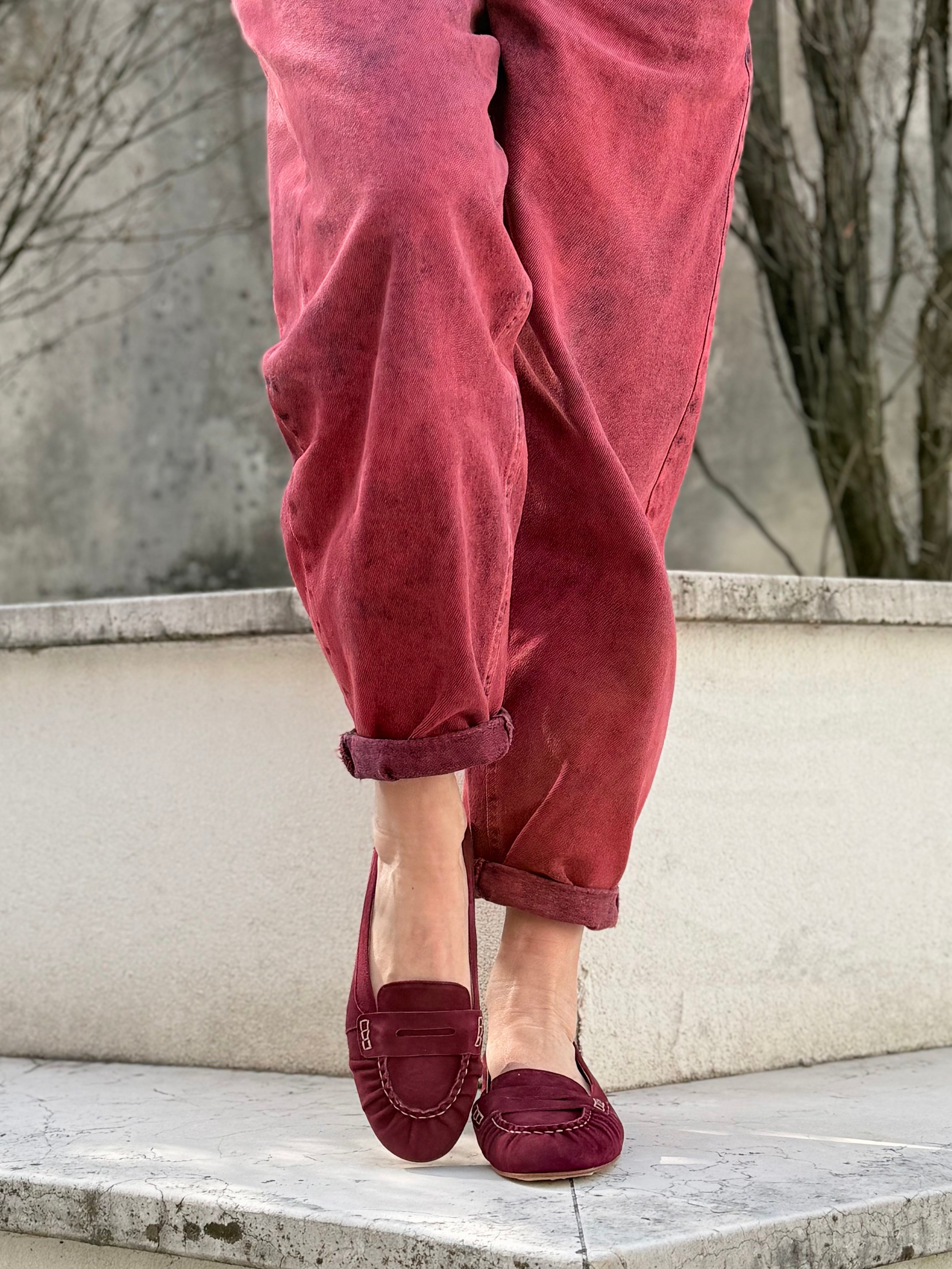 Image of Flavia Purple mocassino in camoscio color cardinale artigianale marchigiana