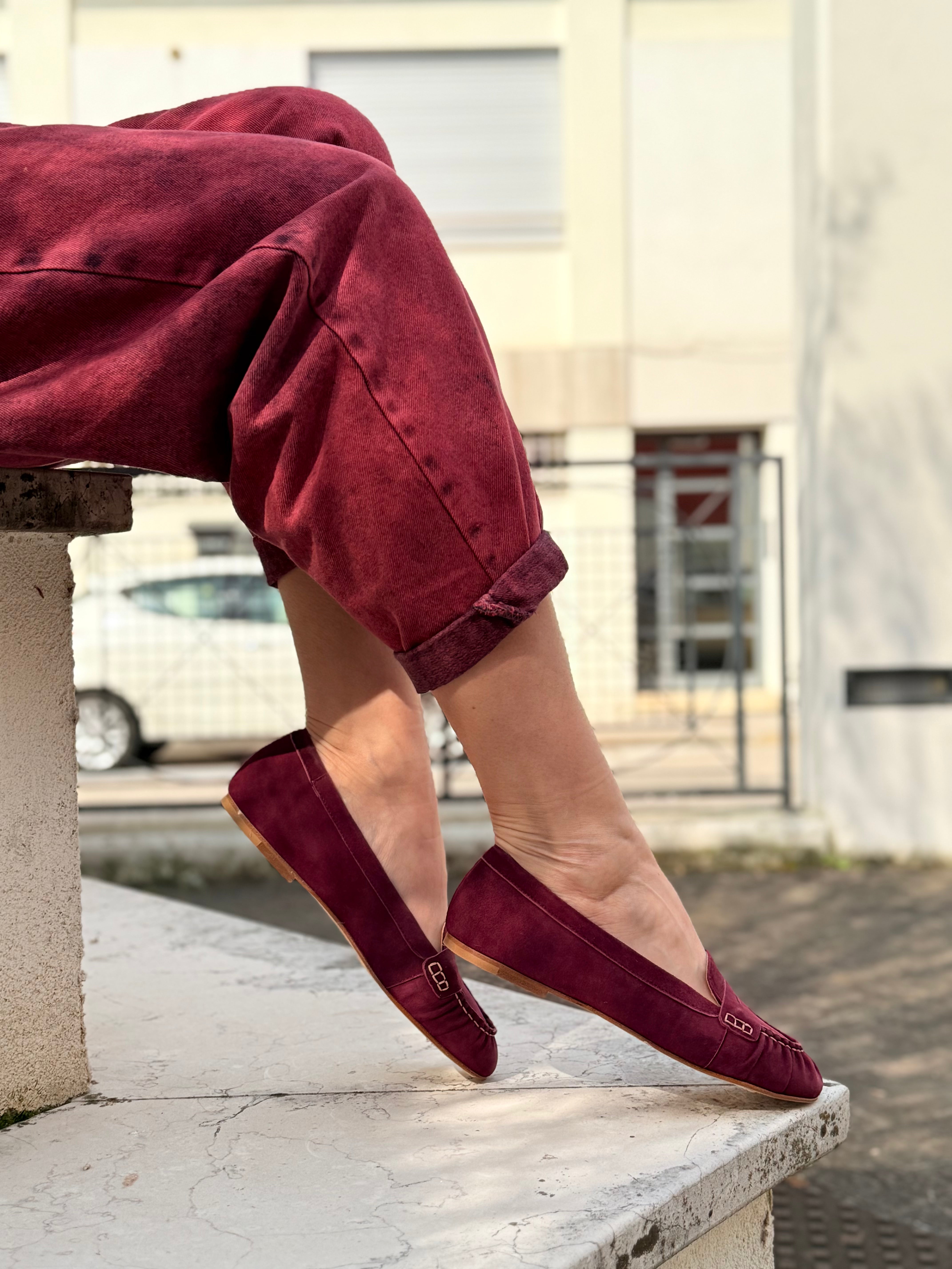 Image of Flavia Purple mocassino in camoscio color cardinale artigianale marchigiana
