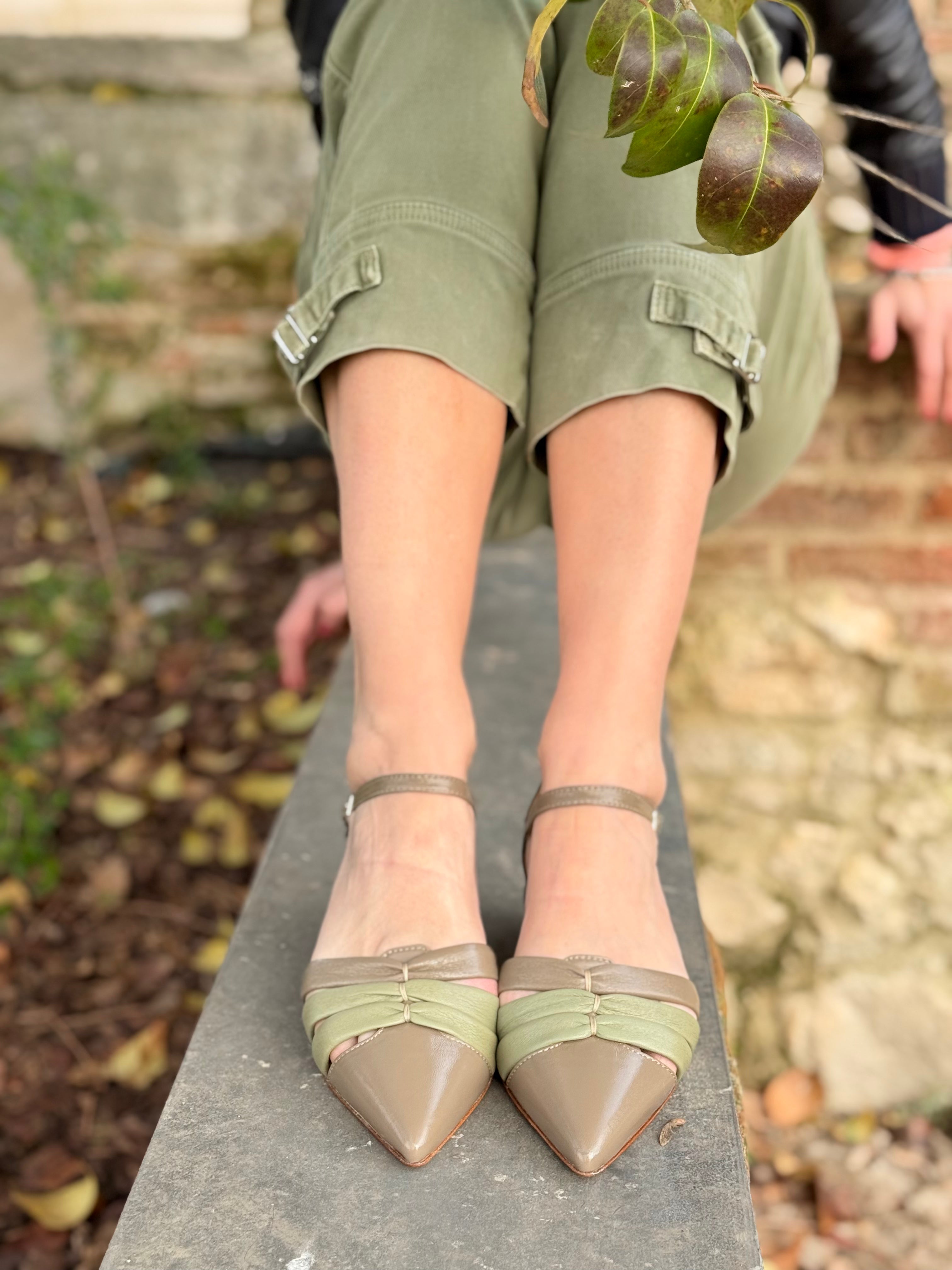 Image of Naima Fango ballerina in harrods color fango e verde tacco 2cm artigianale marchigiana