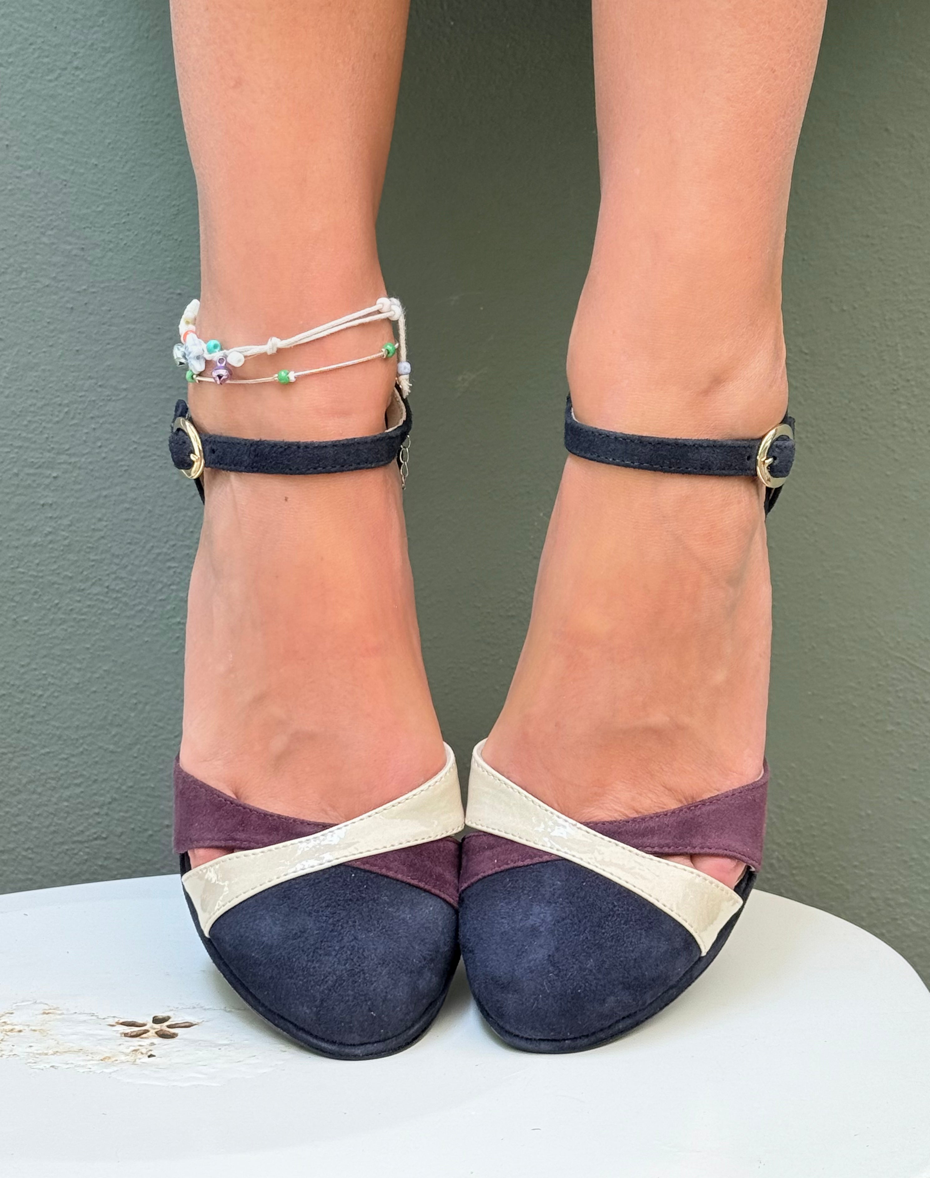 Image of Cabaret Blue decolletèe in camoscio blu tacco 9cm plateau 1cm artigianale pugliese