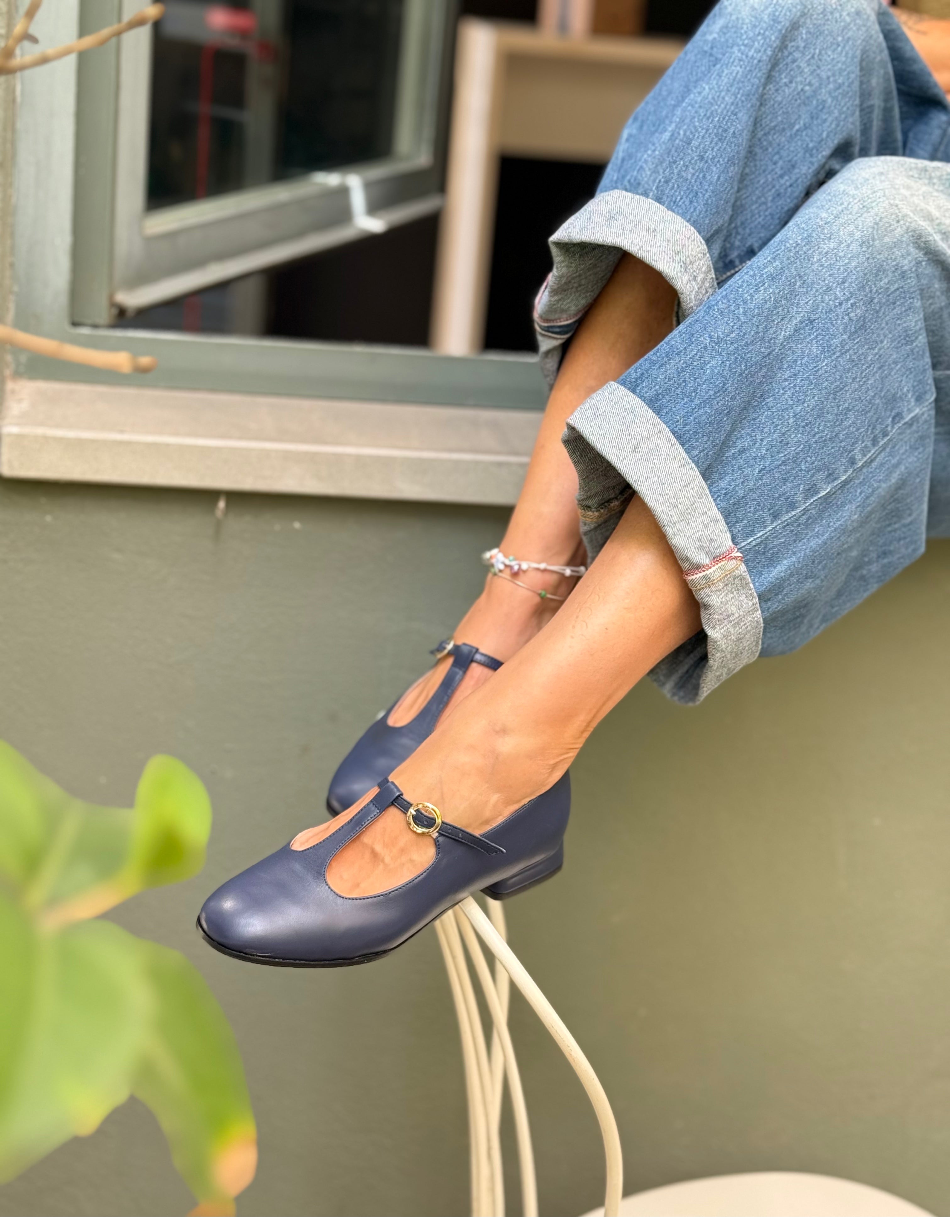 Image of Shirley Blu scarpina bassa in nappa blu tacco 2 artigianale pugliese