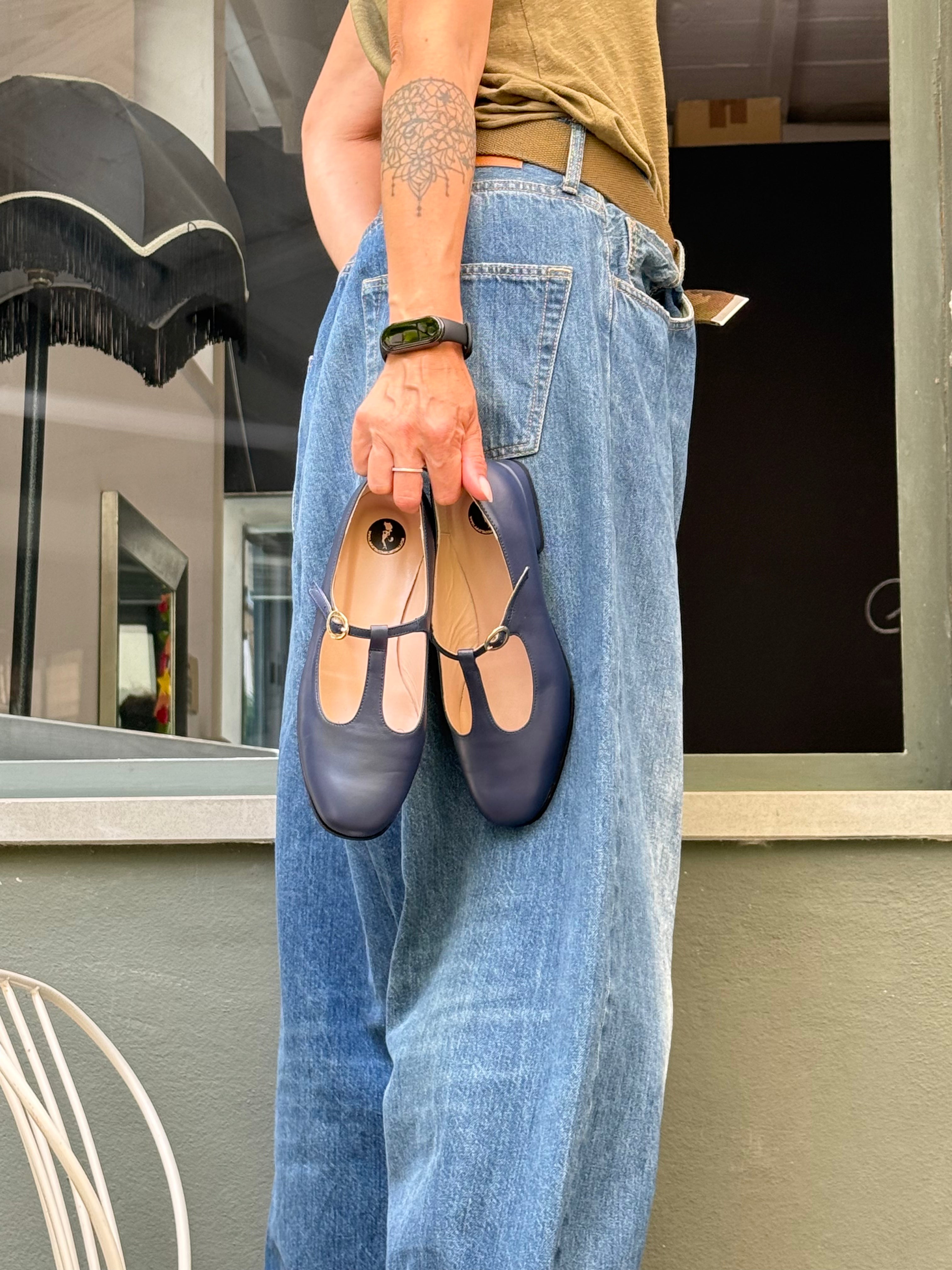 Image of Shirley Blu scarpina bassa in nappa blu tacco 2 artigianale pugliese