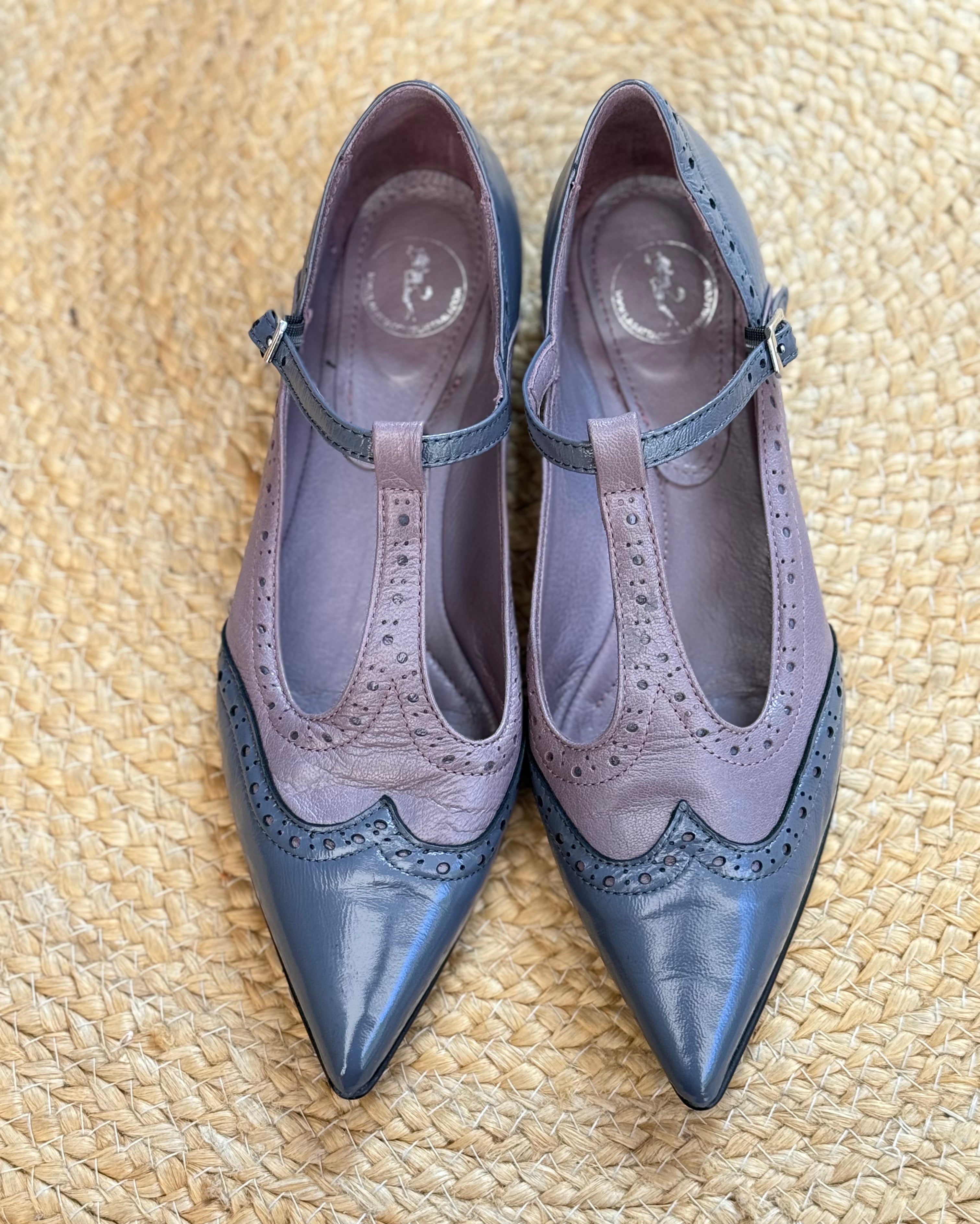 Image of Wendy Grey scarpina bassa a sacchetto in vernice carbone e nappa tacco 1.5 artigianale marchigiana