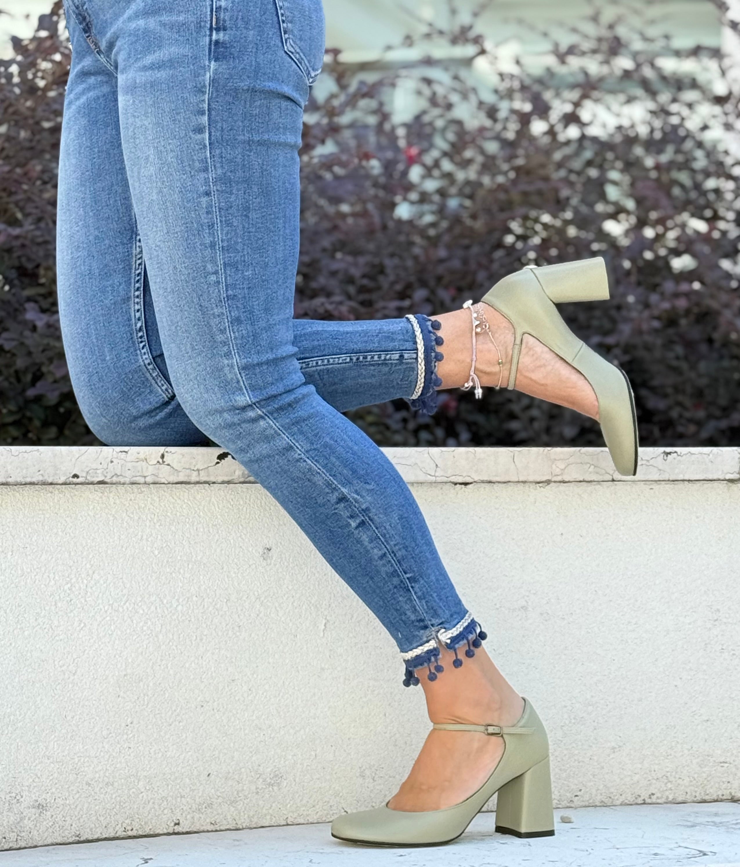 Image of Piper Salvia decolleteè in nappa verde con cinturino tacco 8 artigianale marchigiana