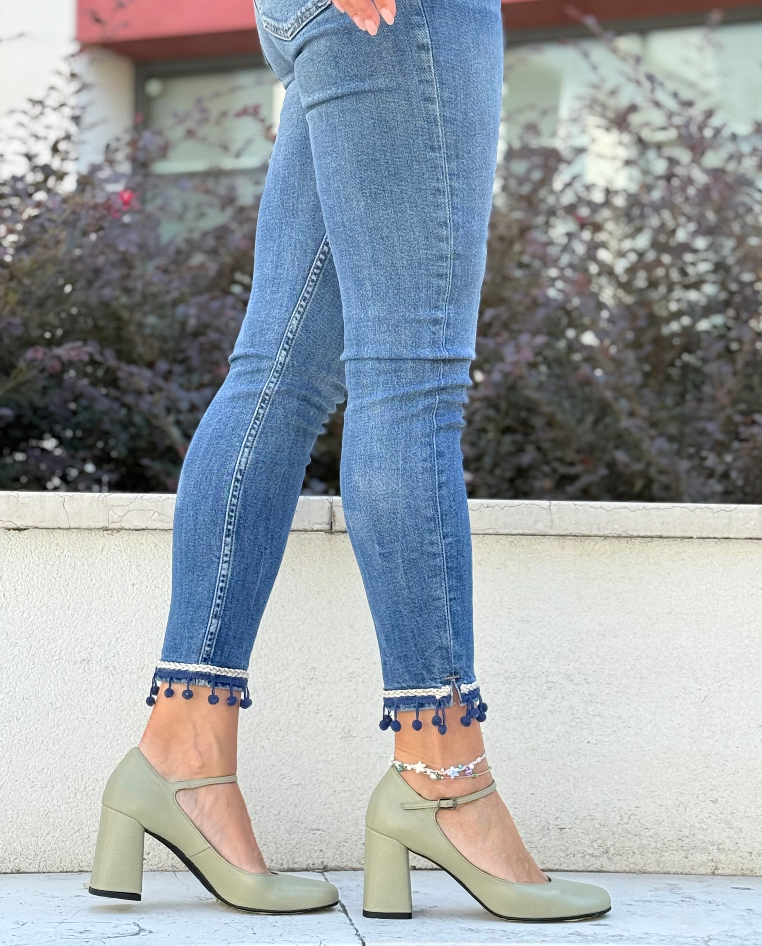 Image of Piper Salvia decolleteè in nappa verde con cinturino tacco 8 artigianale marchigiana