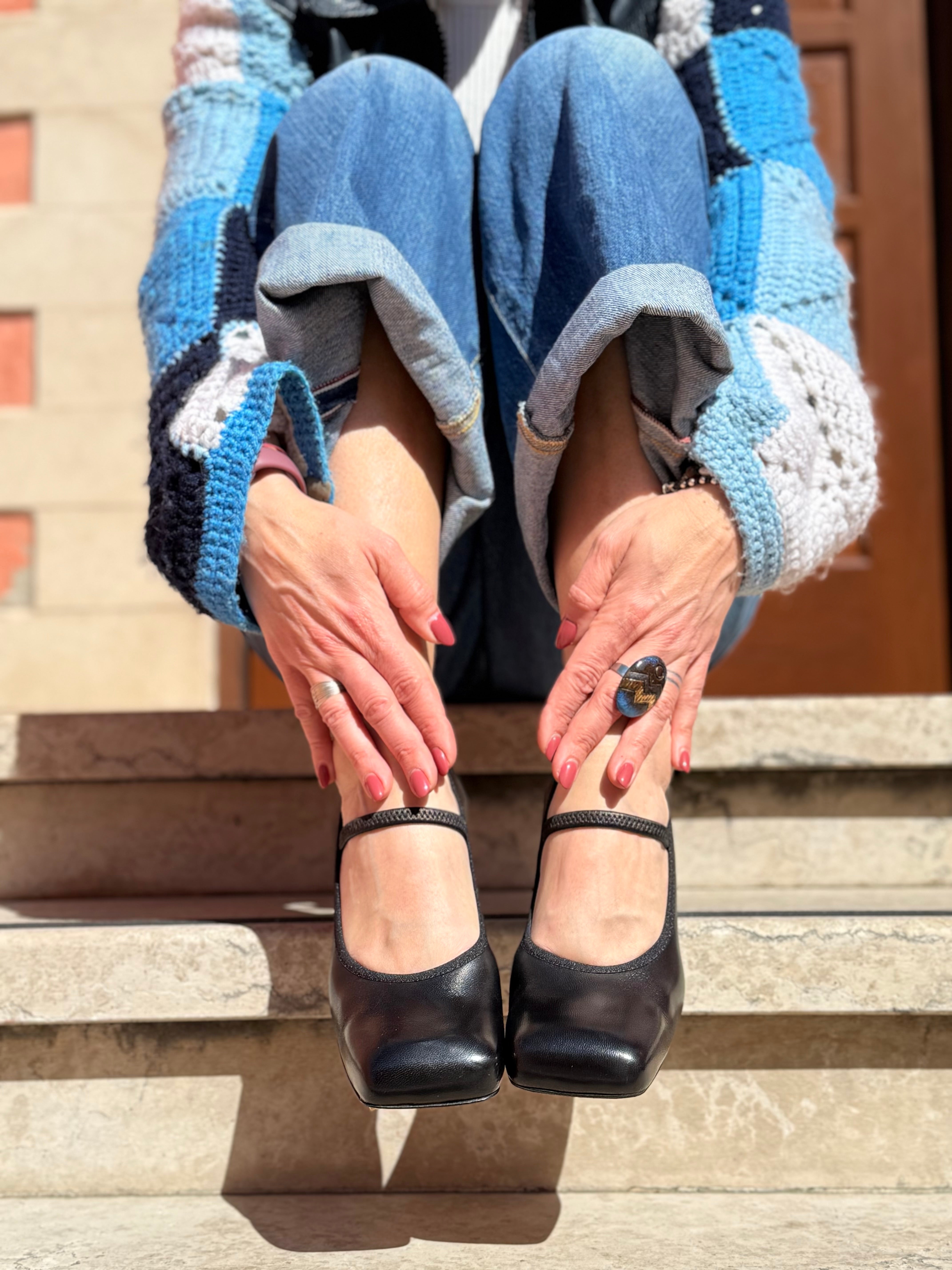 Image of Kyoto Black decolletee con elastico in nappa nera - tacco 5 - lagattaconglistivali