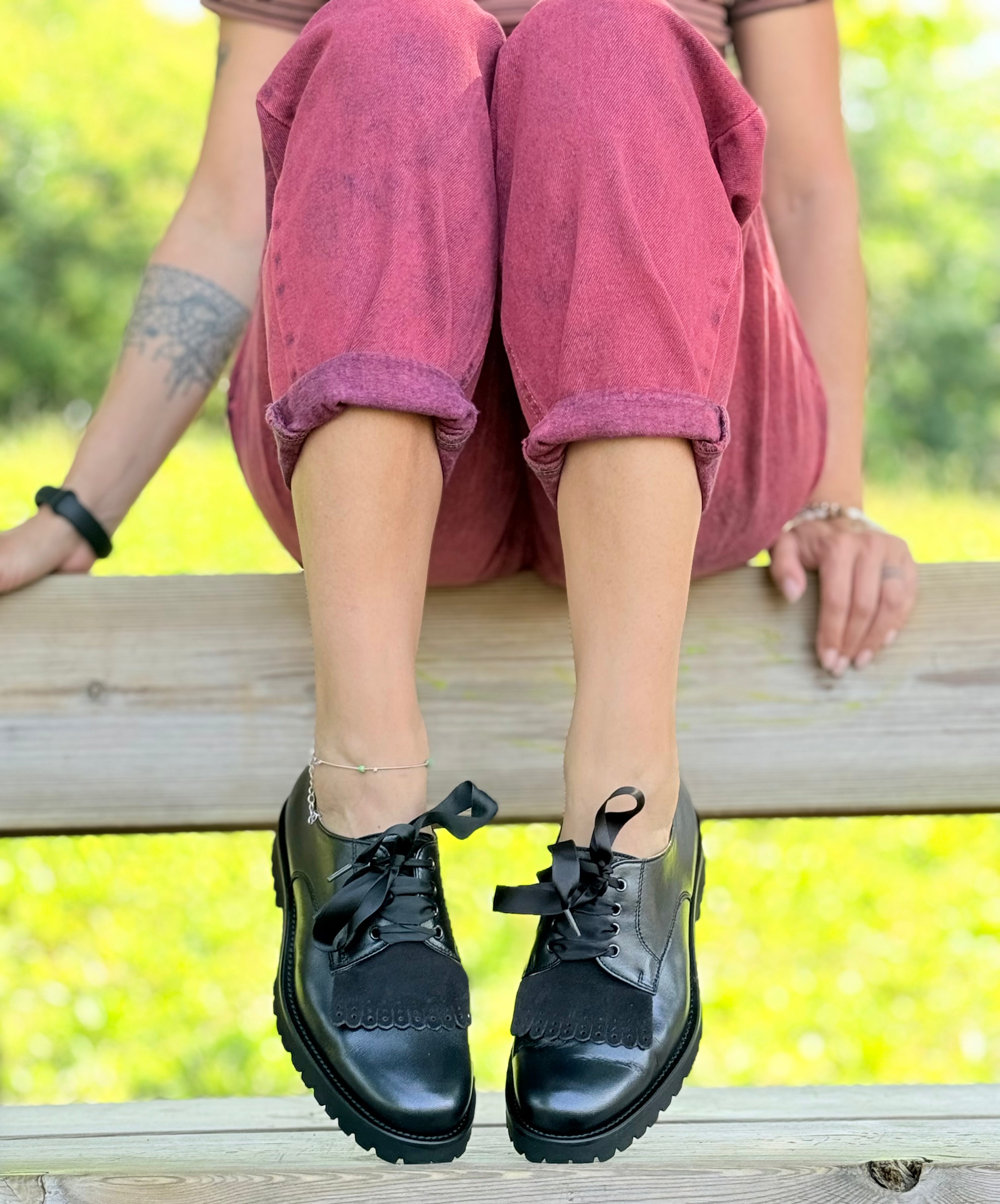 Image of Tiger Piombo scarpa bassa allacciata in nappa nera artigianale marchigiana