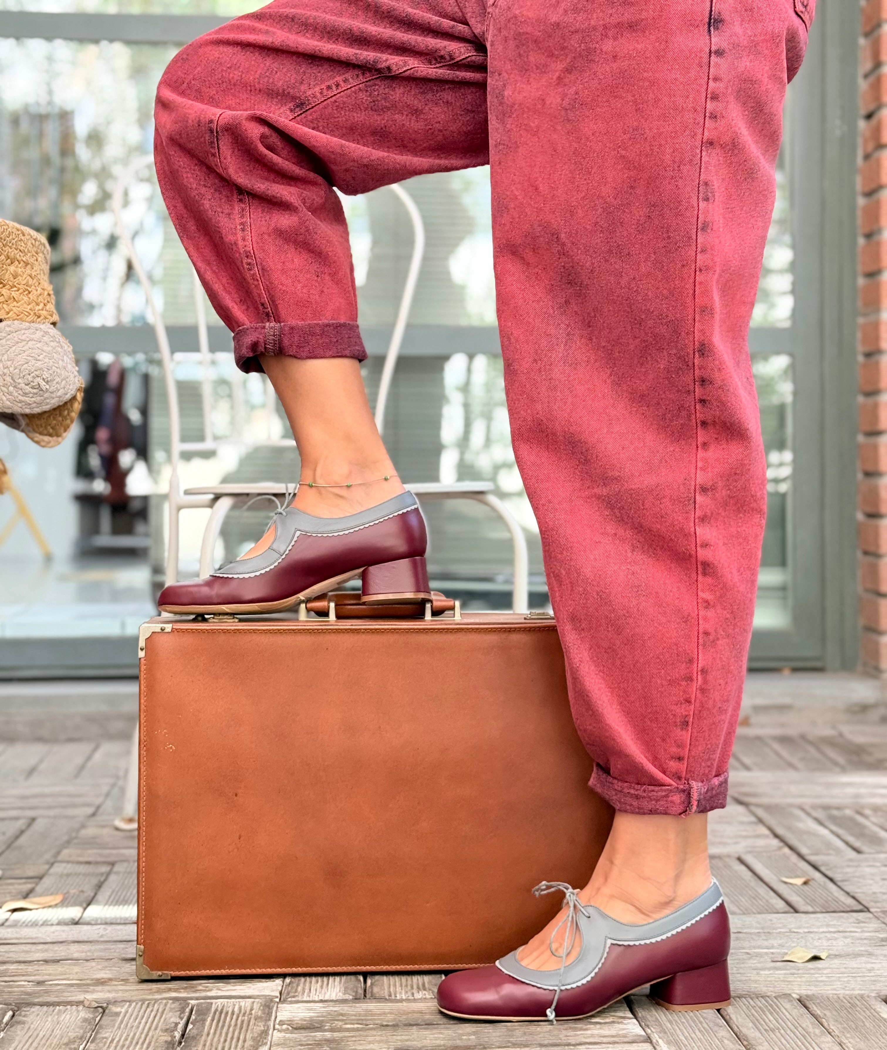 Image of Edith Wine scarpina in pelle bordeaux con lacci tacco 4 cm artigianale marchigiana