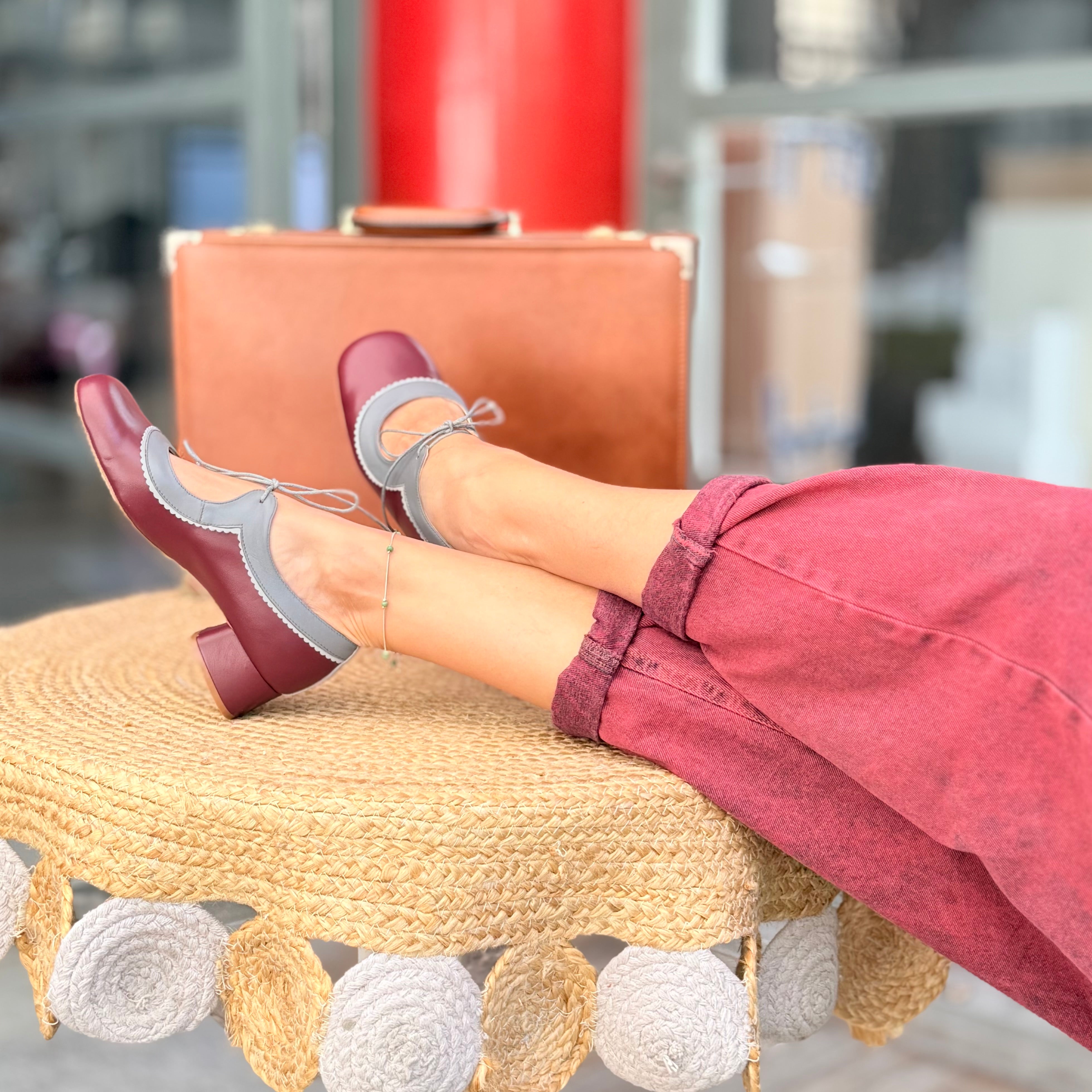 Image of Edith Wine scarpina in pelle bordeaux con lacci tacco 4 cm artigianale marchigiana