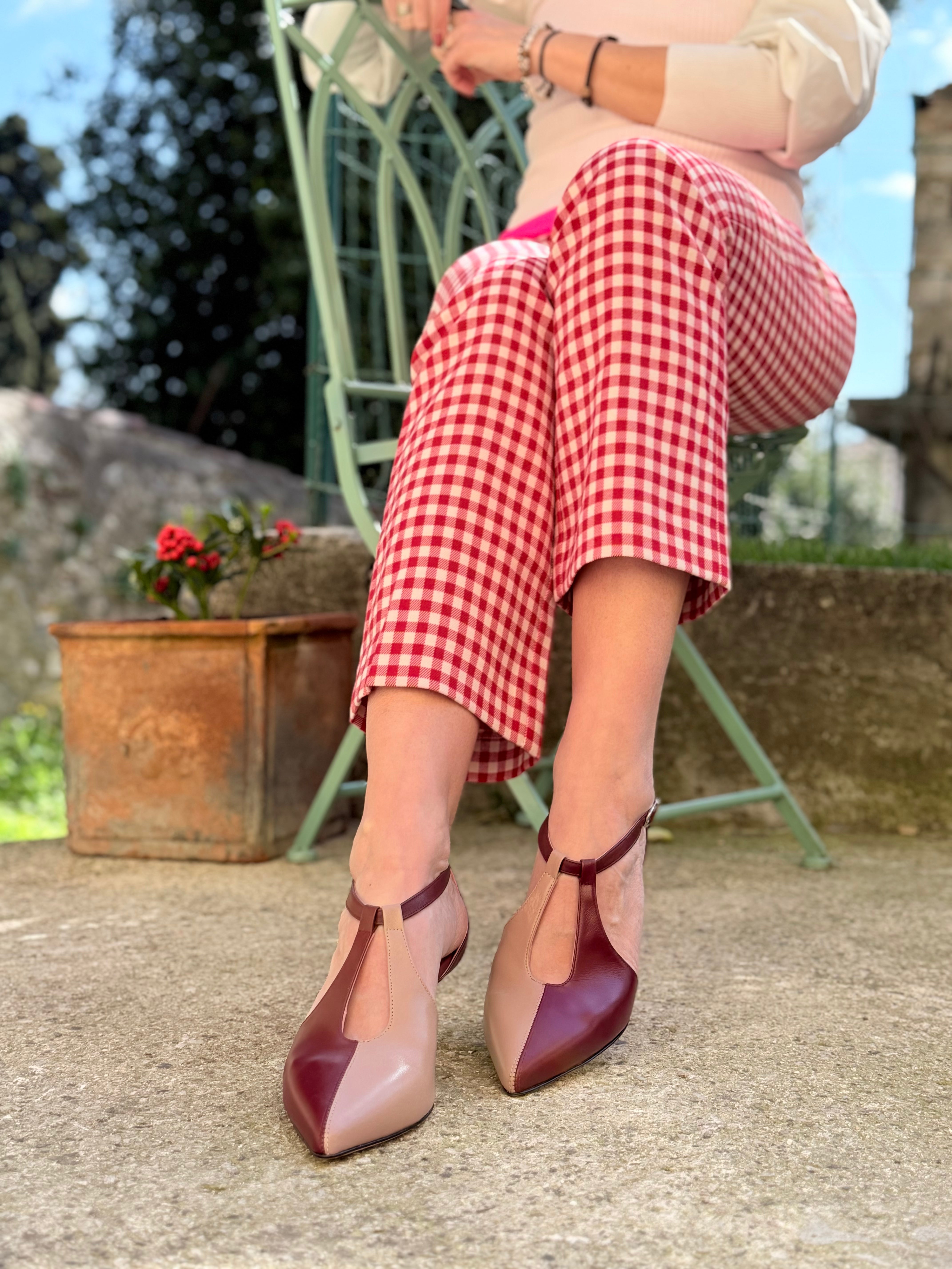 Image of Celebro Bordrose decollete t-bar sfilata con tacco 5 in nappa bordeaux e  rosa antico artigianale toscana