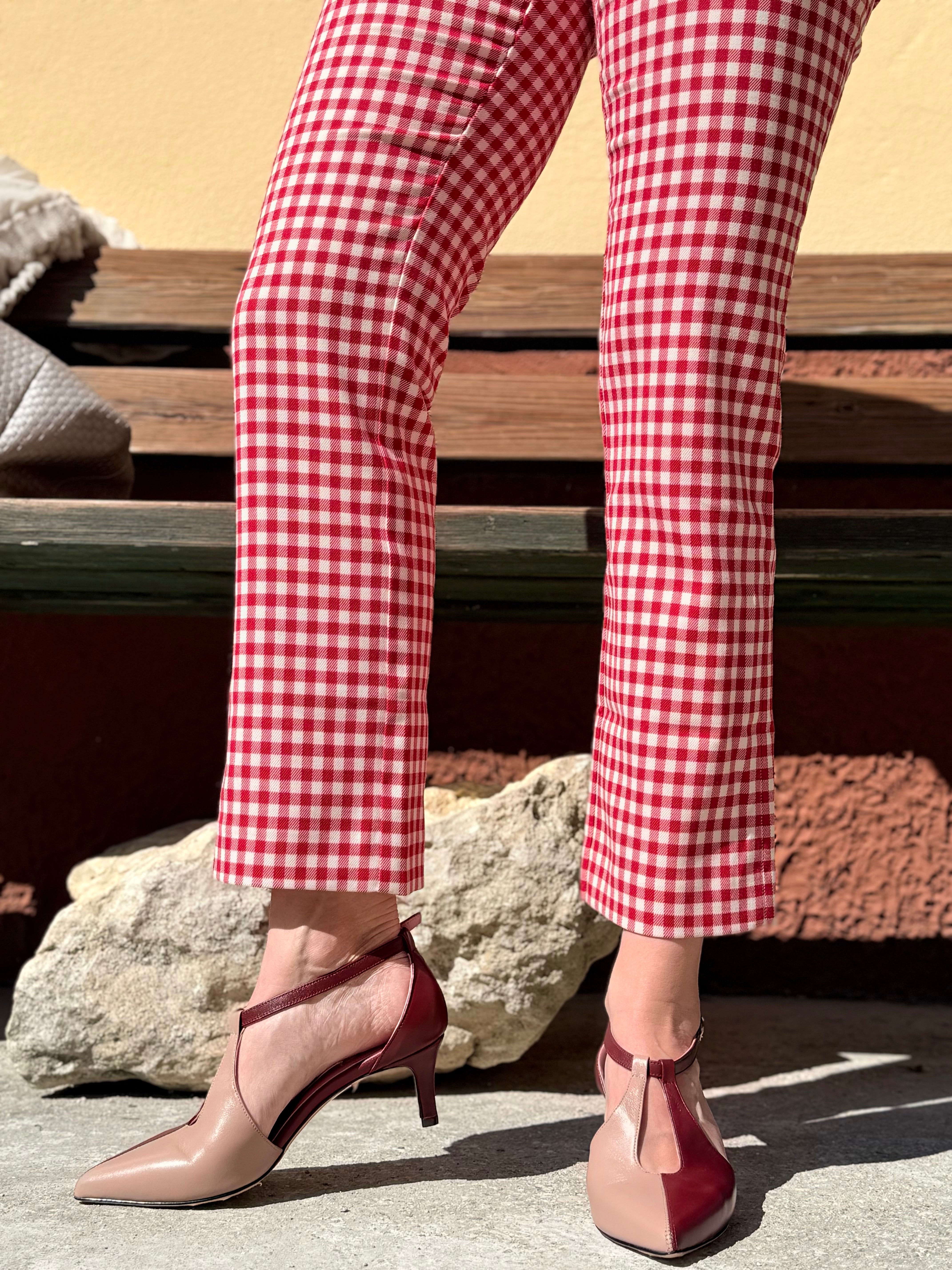 Image of Celebro Bordrose decollete t-bar sfilata con tacco 5 in nappa bordeaux e  rosa antico artigianale toscana