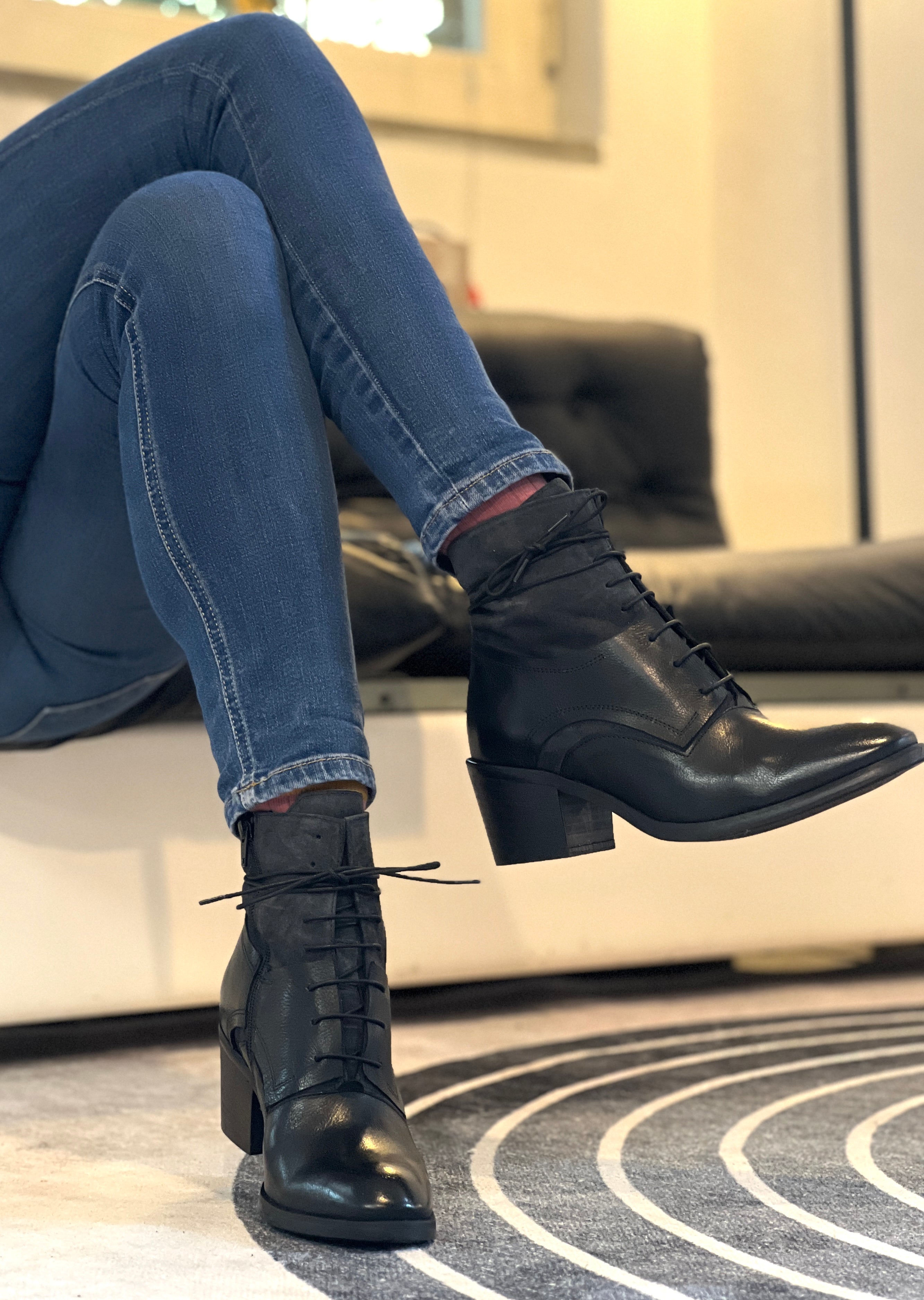 Byron Black tronchetto allacciato con tacco 6 cm in pelle nera artigianale marchigiano