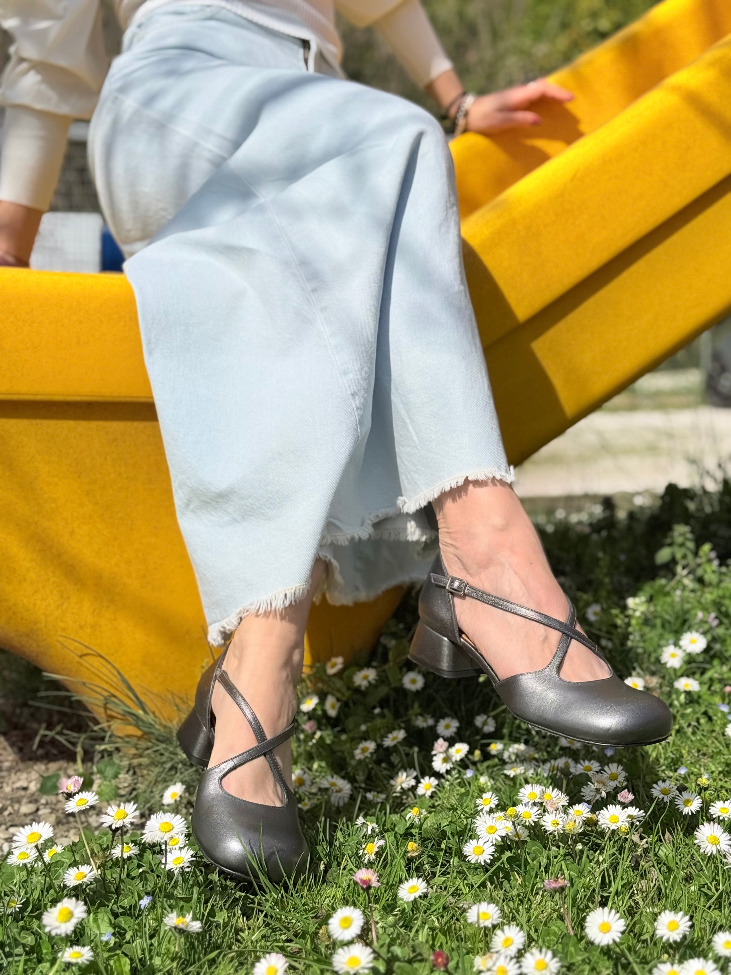 Image of Zelda Antra scarpa bassa d'orsay in nappa antracite metallizzata tacco 3.5 lagattaconglistivali