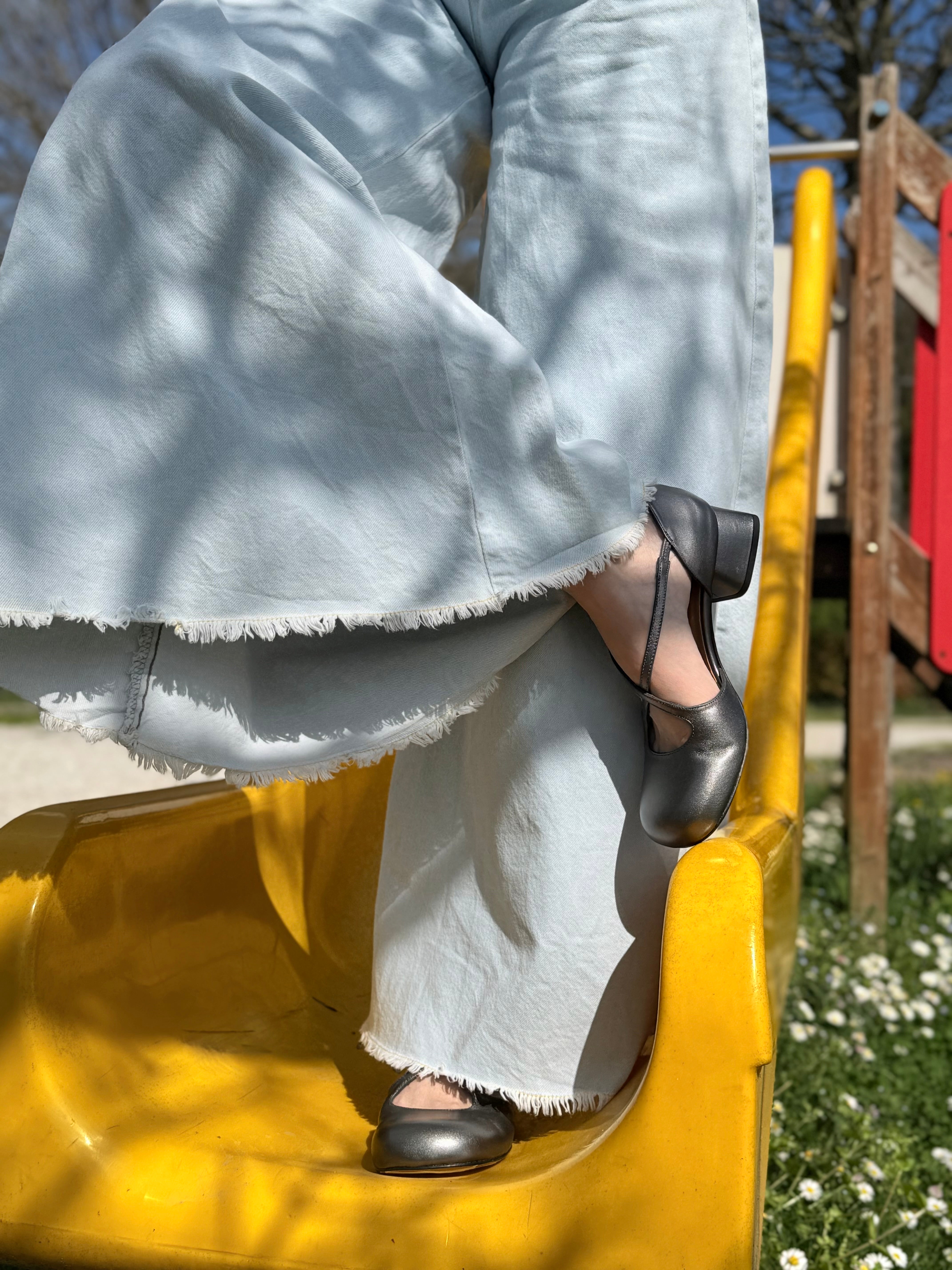 Image of Zelda Antra scarpa bassa d'orsay in nappa antracite metallizzata tacco 3.5 lagattaconglistivali