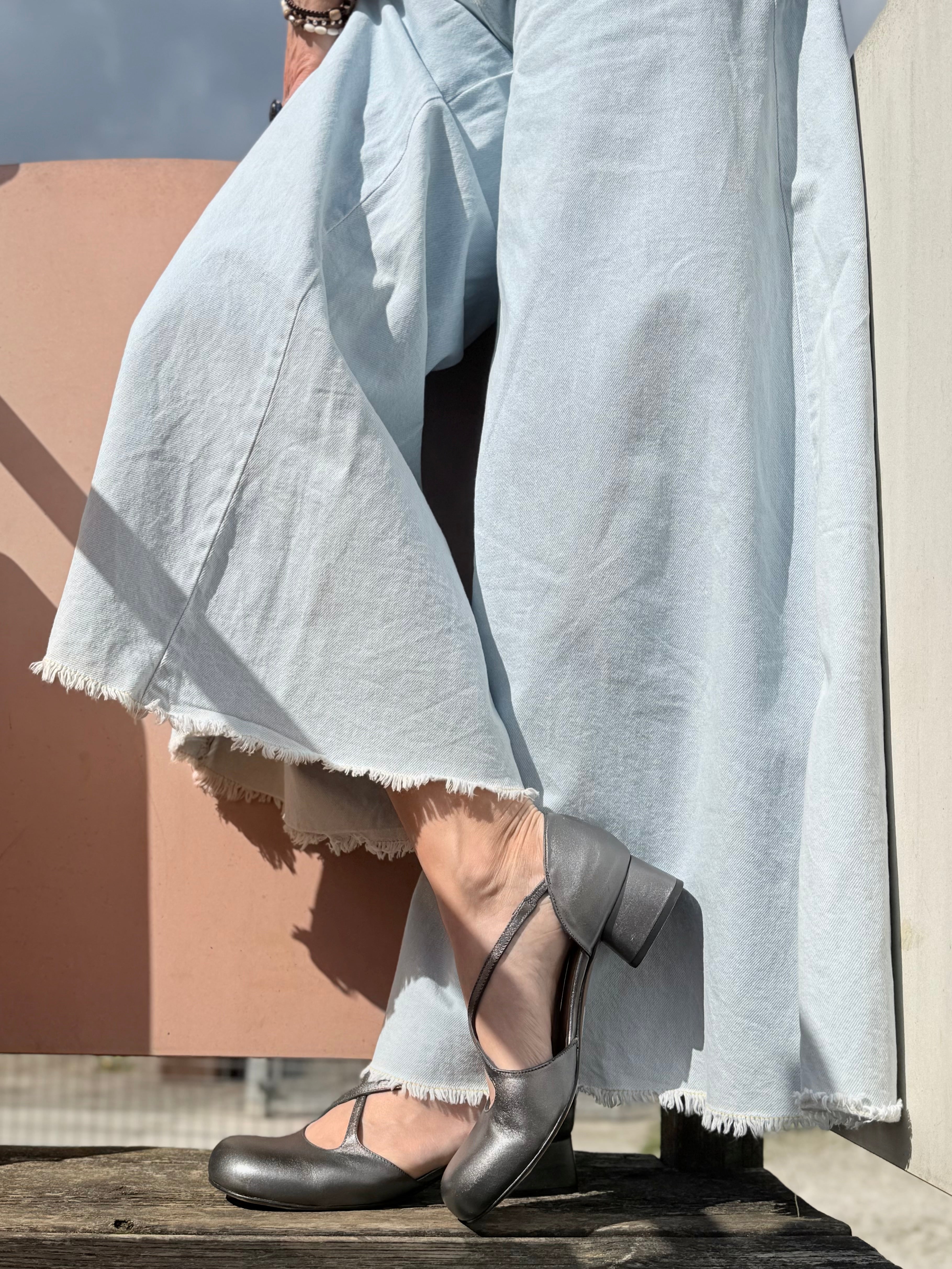 Image of Zelda Antra scarpa bassa d'orsay in nappa antracite metallizzata tacco 3.5 lagattaconglistivali