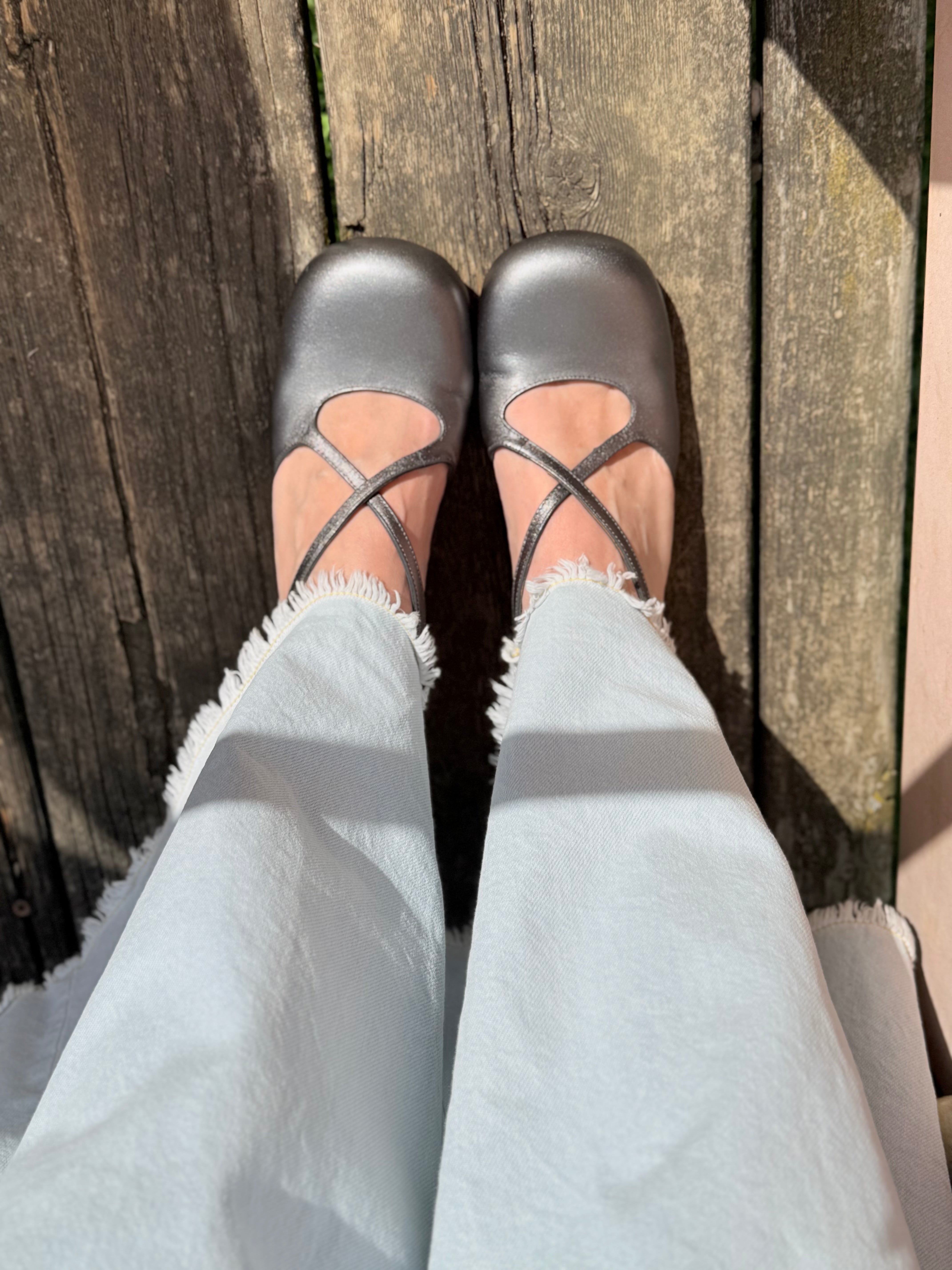 Image of Zelda Antra scarpa bassa d'orsay in nappa antracite metallizzata tacco 3.5 lagattaconglistivali