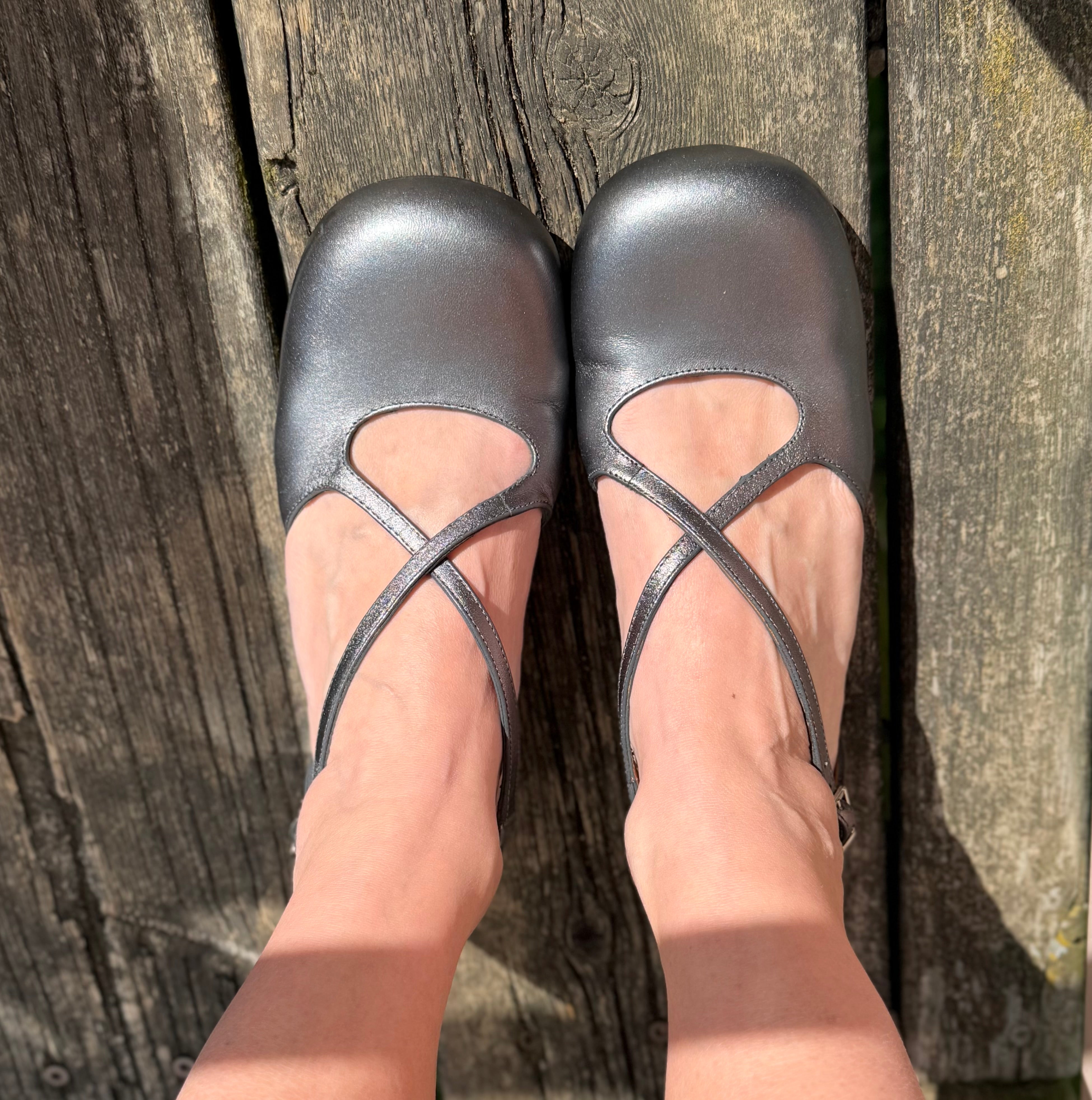 Image of Zelda Antra scarpa bassa d'orsay in nappa antracite metallizzata tacco 3.5 lagattaconglistivali