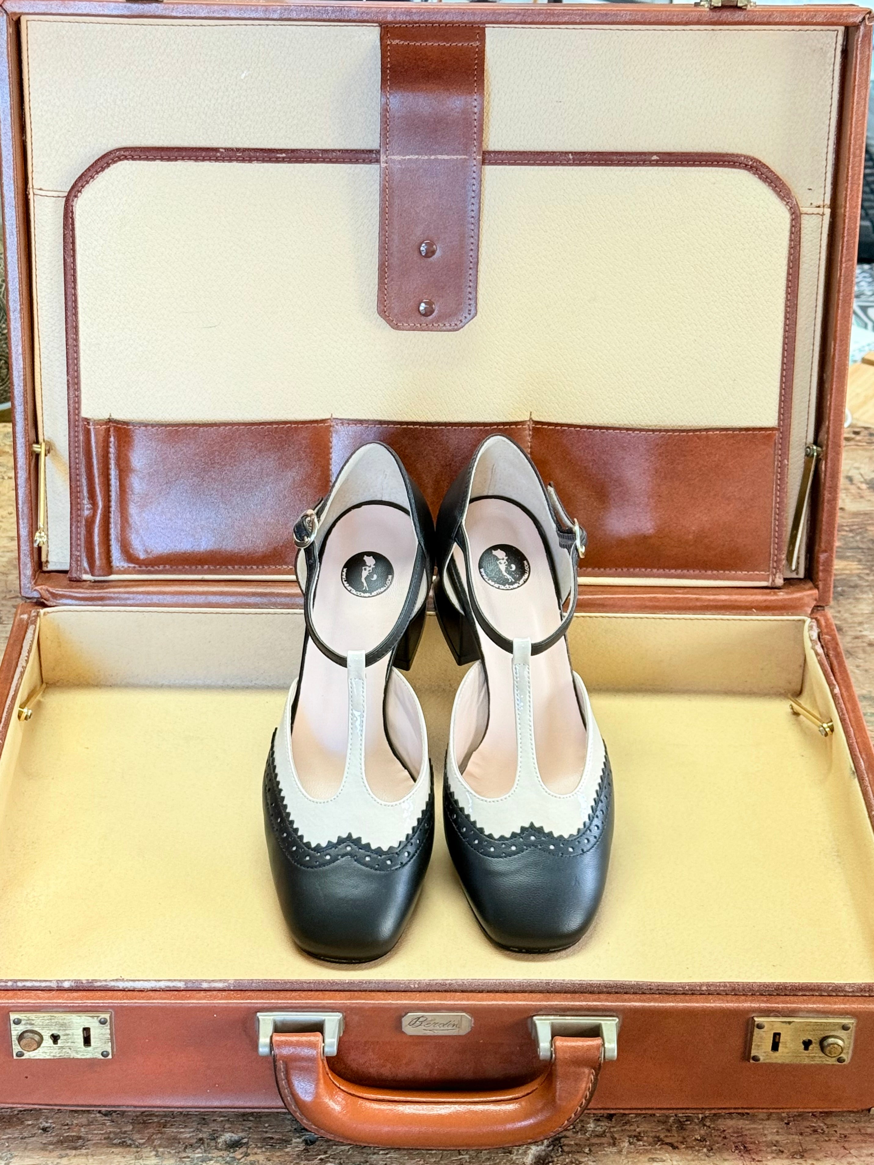 Image of Hilde Black t bar in nappa nera tacco 5.5 artigianale pugliese