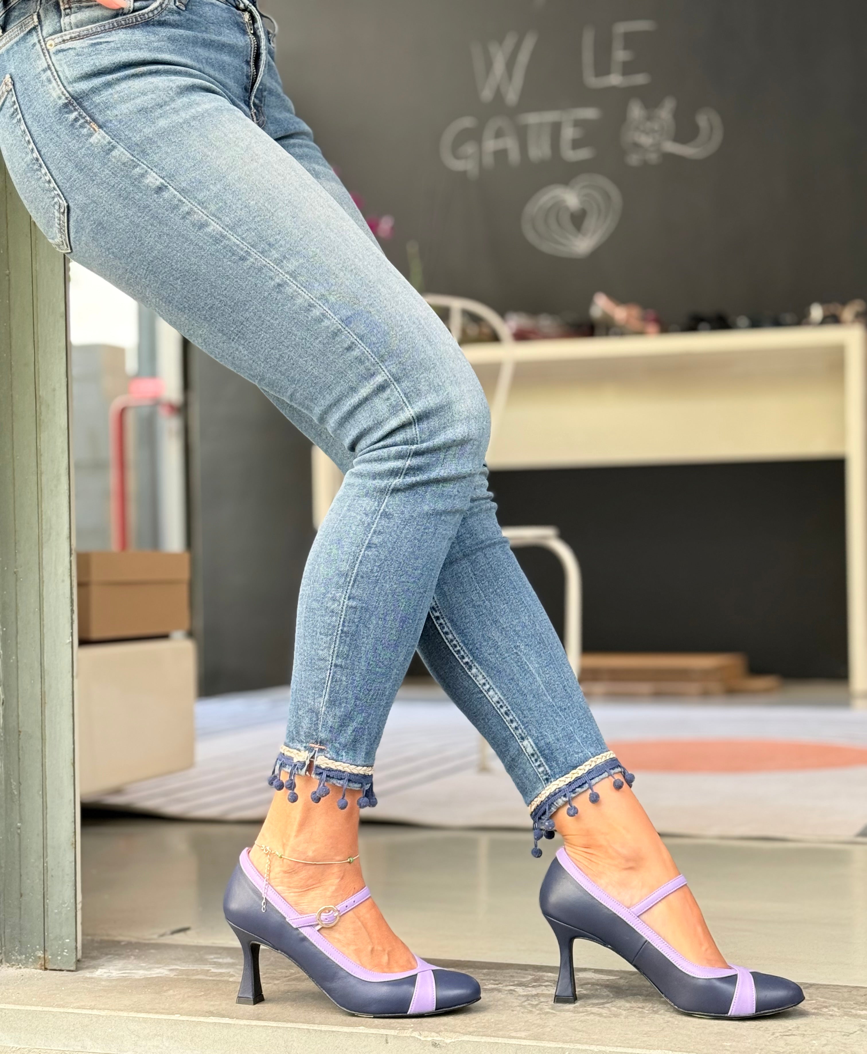 Image of Pull Navy mary jane  in nappa blu con tacco 8 cm  artigianale pugliese