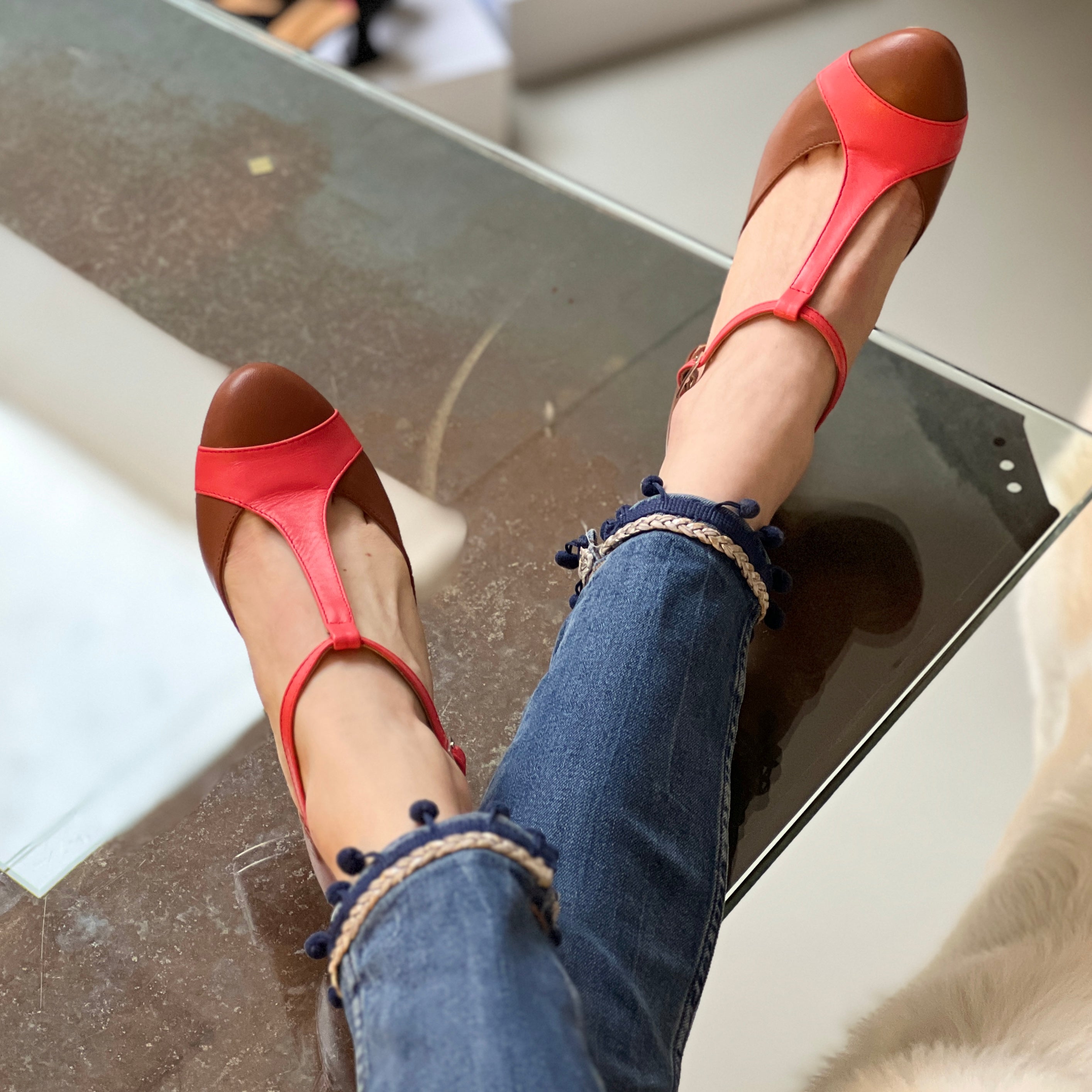 Image of Mindy Cuoio scarpetta t bar in tacco 7 cm in nappa cuoio e corallo artigianale pugliese